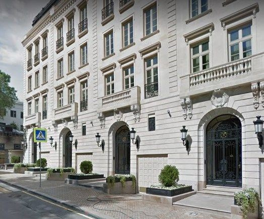 Уличная фотосъемка — московский двор с характерной архитектурой