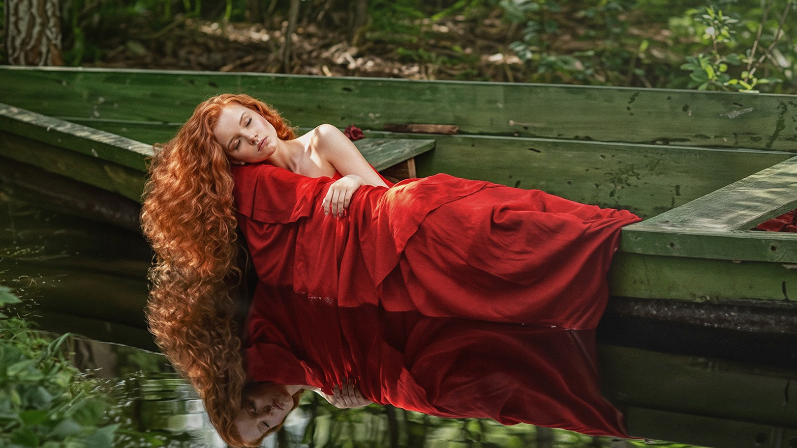 женский портрет темный фон выразительные глаза