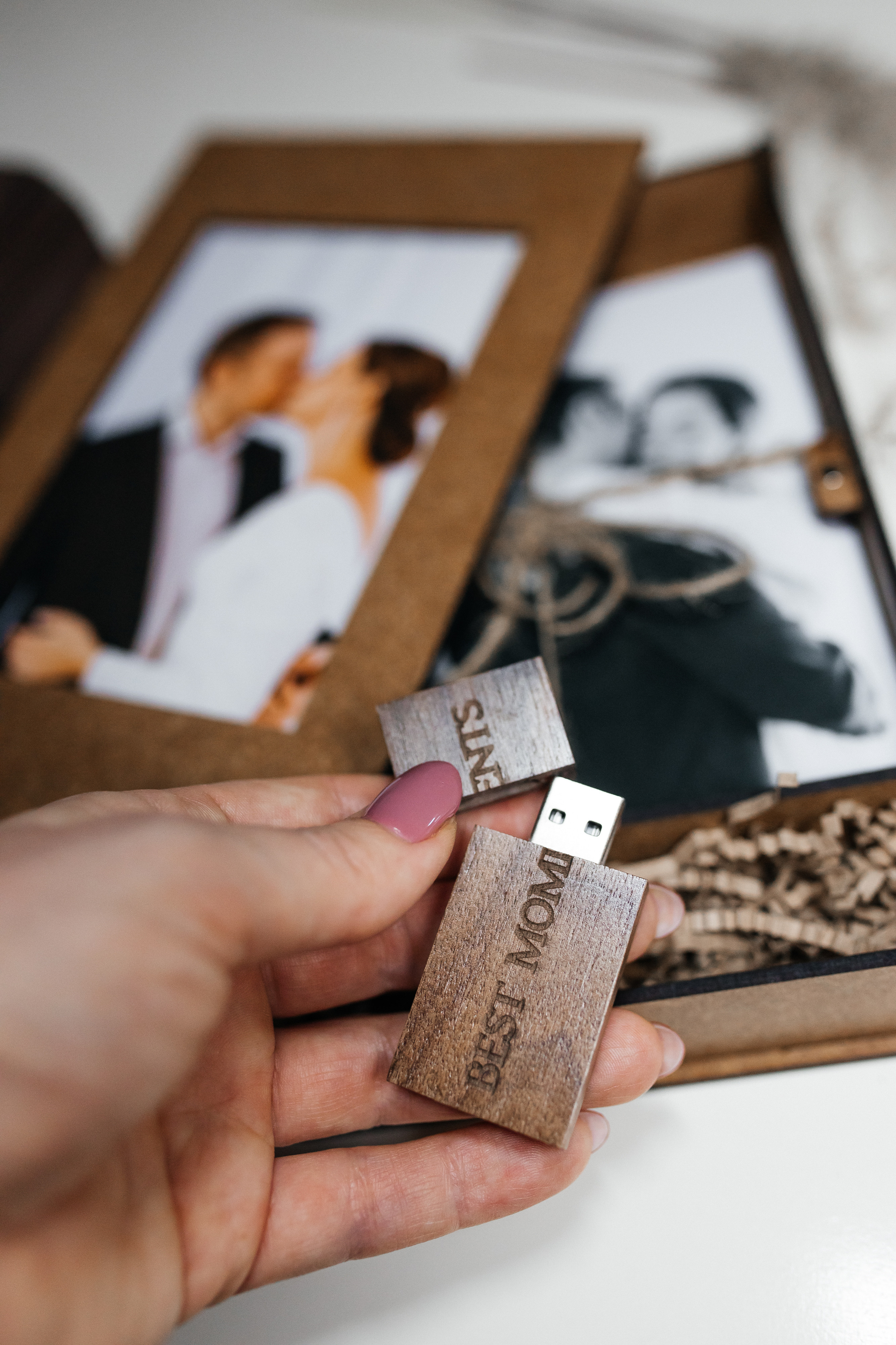 Деревянная шкатулка с фотографиями. Семейный и портретный фотограф в Новосибирске Мария Хлебус