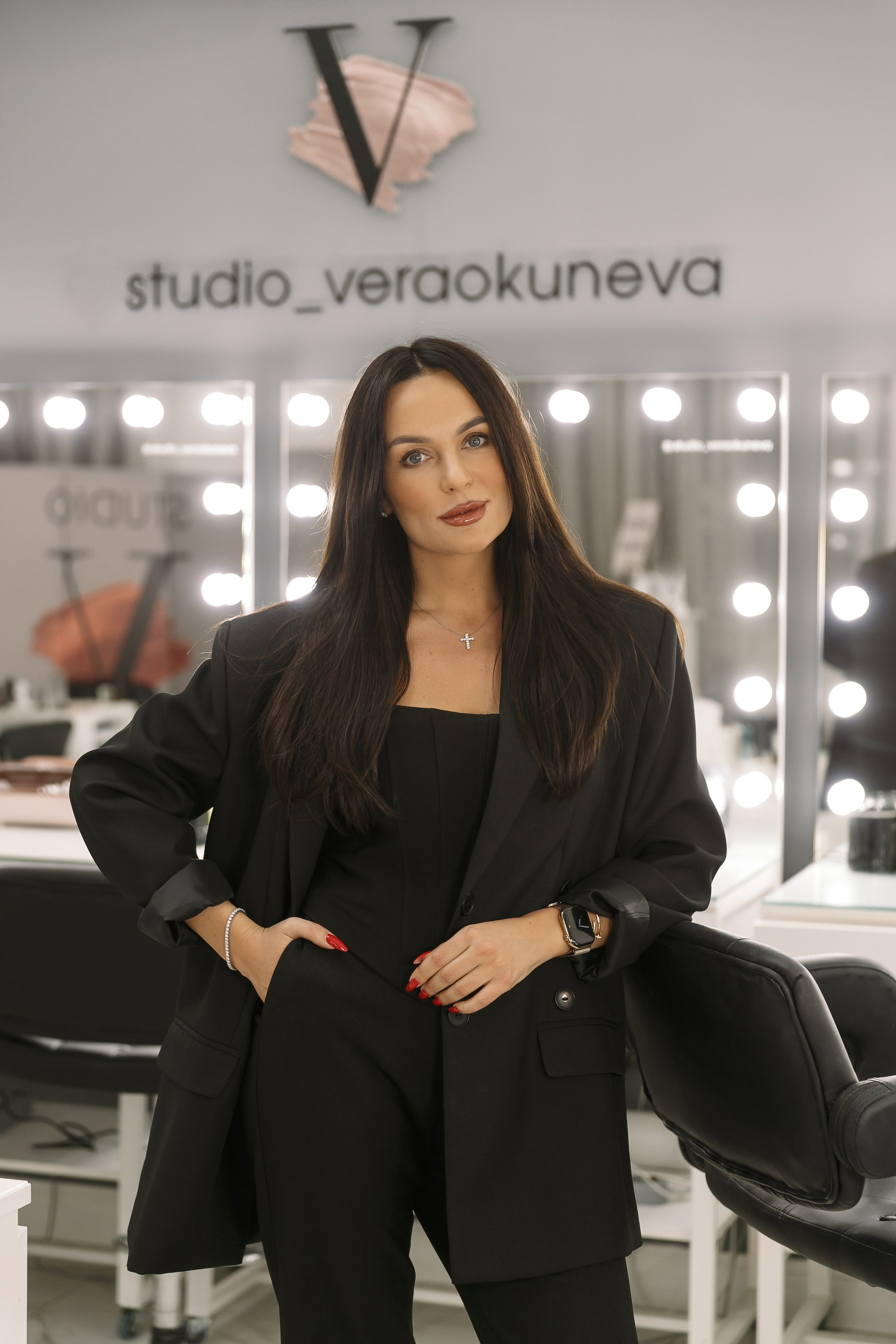 Студия визажистов, стилистов по прическам, бровистов и мастеров по ресницам