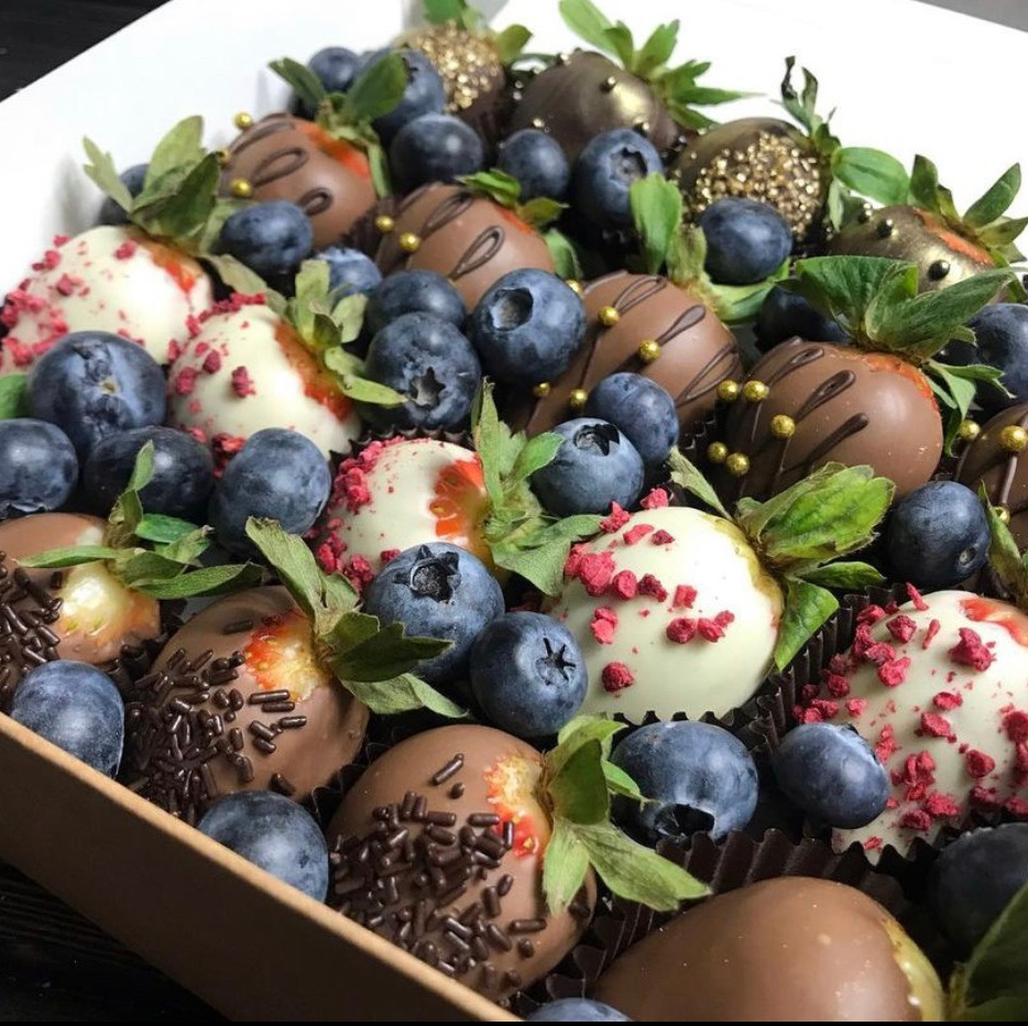 Наборы из клубники в шоколаде Сургут. Клубника в шоколаде в Сургуте