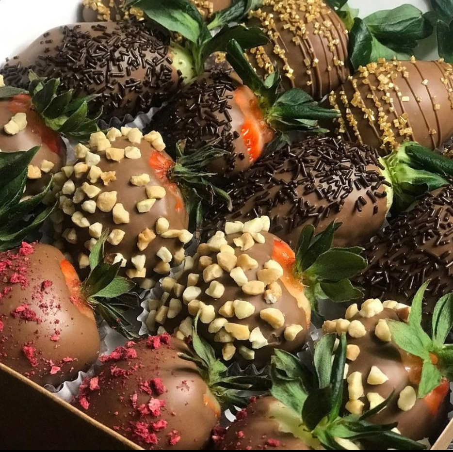 Наборы из клубники в шоколаде Сургут. Клубника в шоколаде в Сургуте