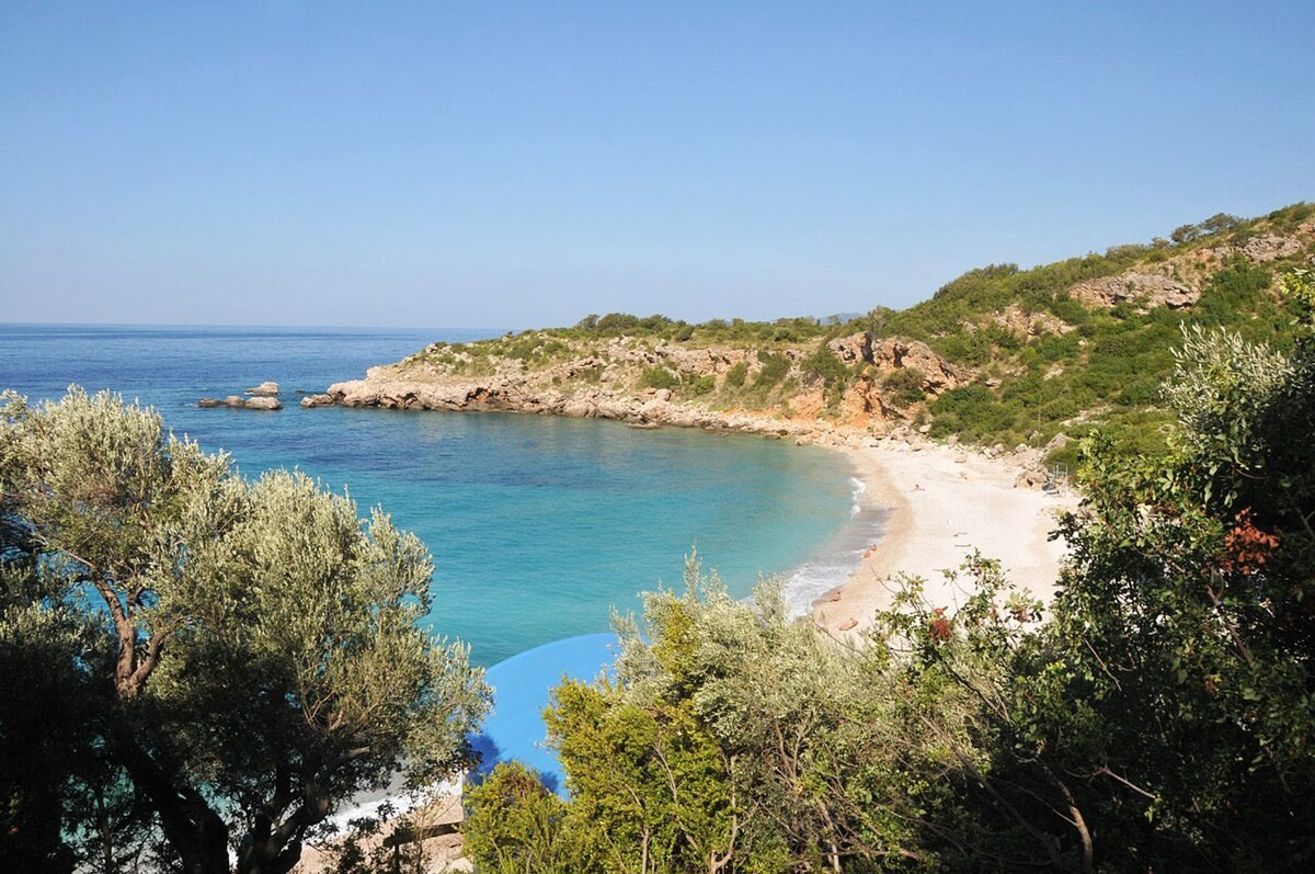 Photo shoot in Drobni Pesak Beach