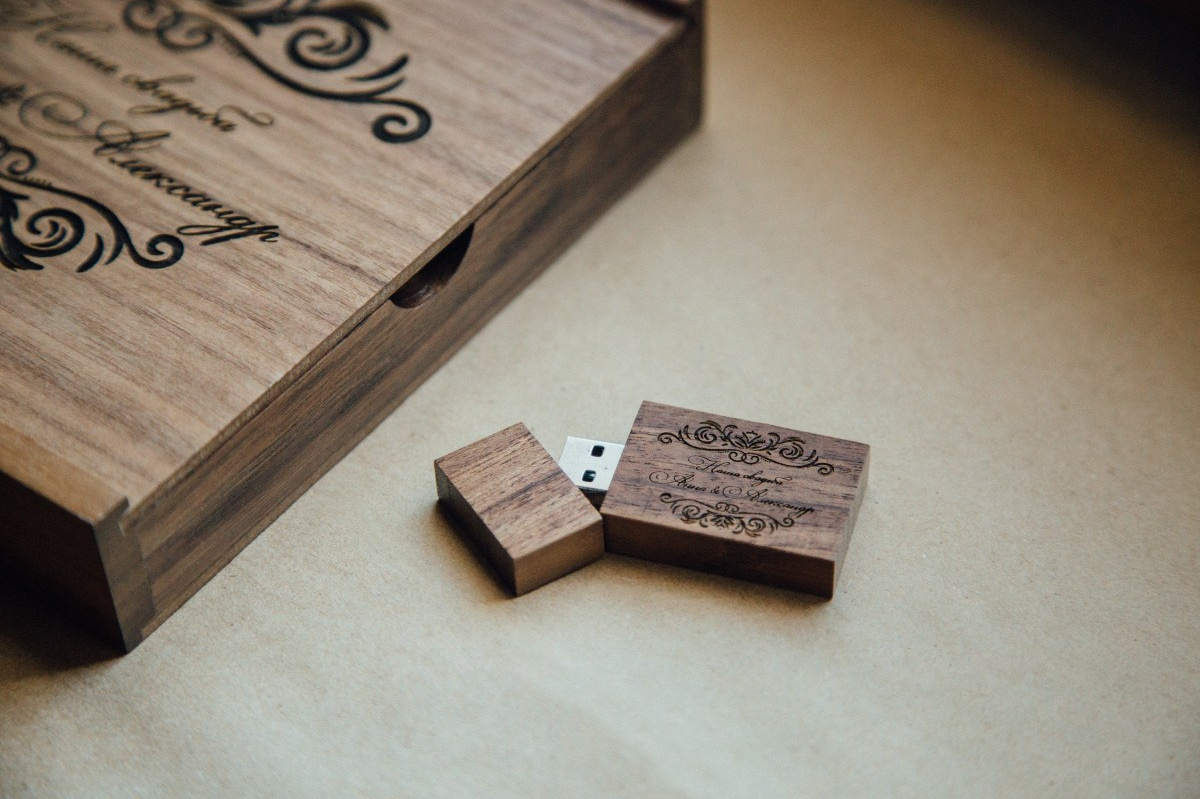 Коробочка с USB флешкартой. Свадебный и портретный фотограф в Туле Константин Гудовичев