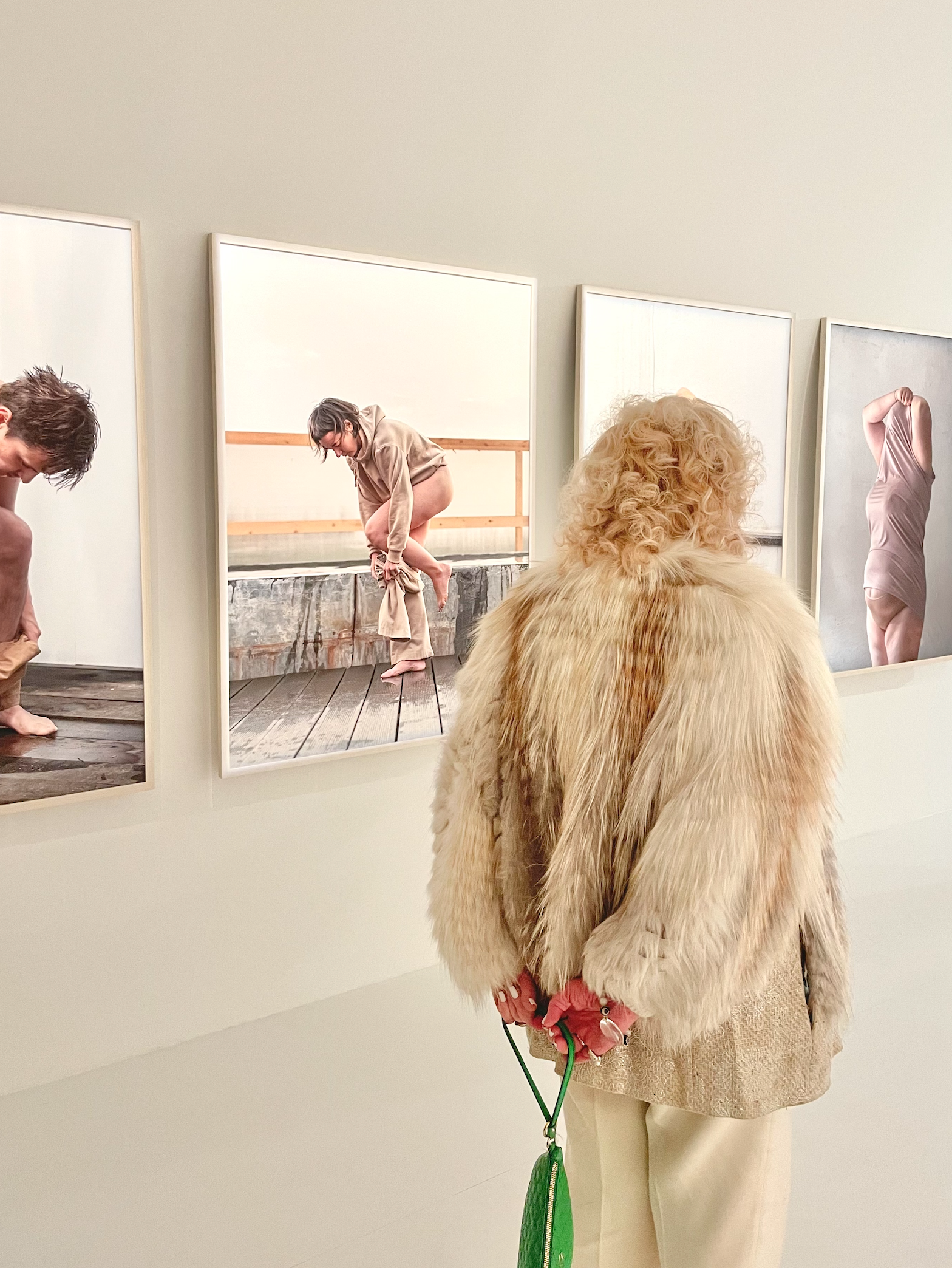 Locker Room. Елена Аносова — художница и исследовательница, куратор и лектор