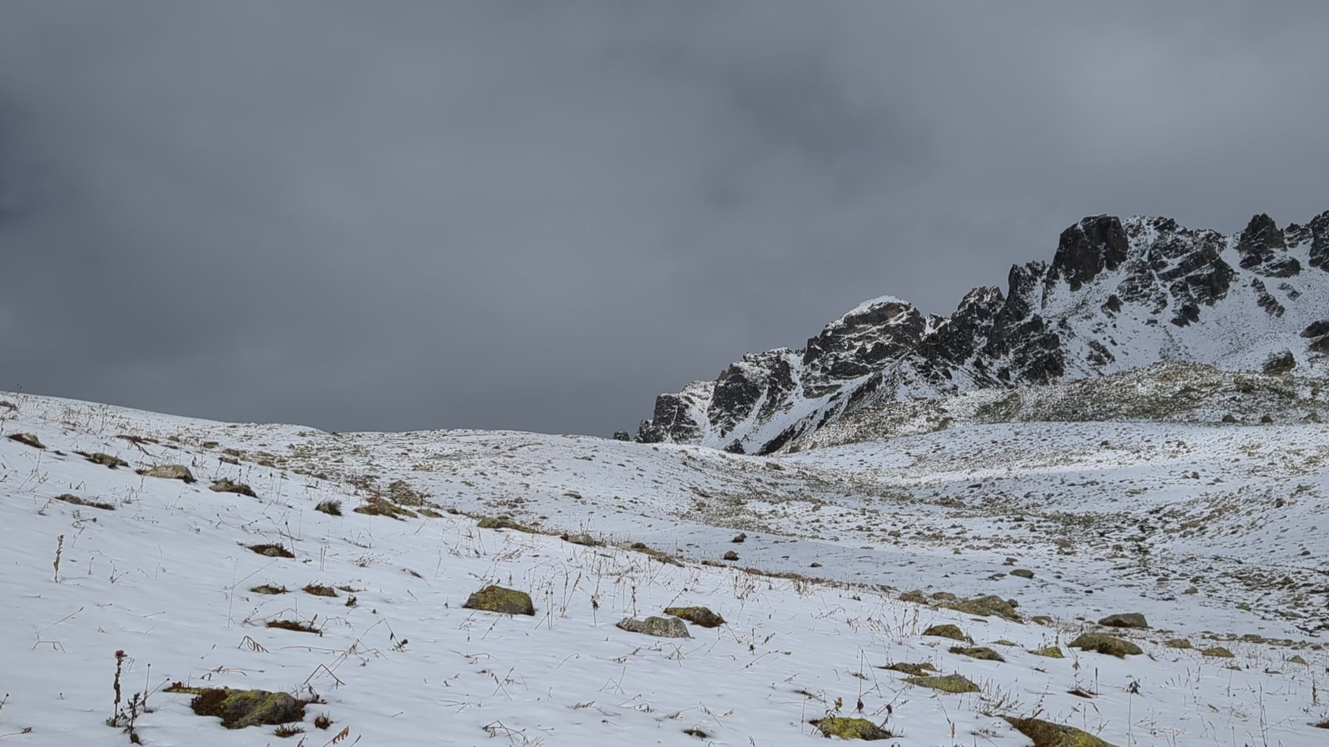 Tsvirmi — Adishi. Улицы Мира