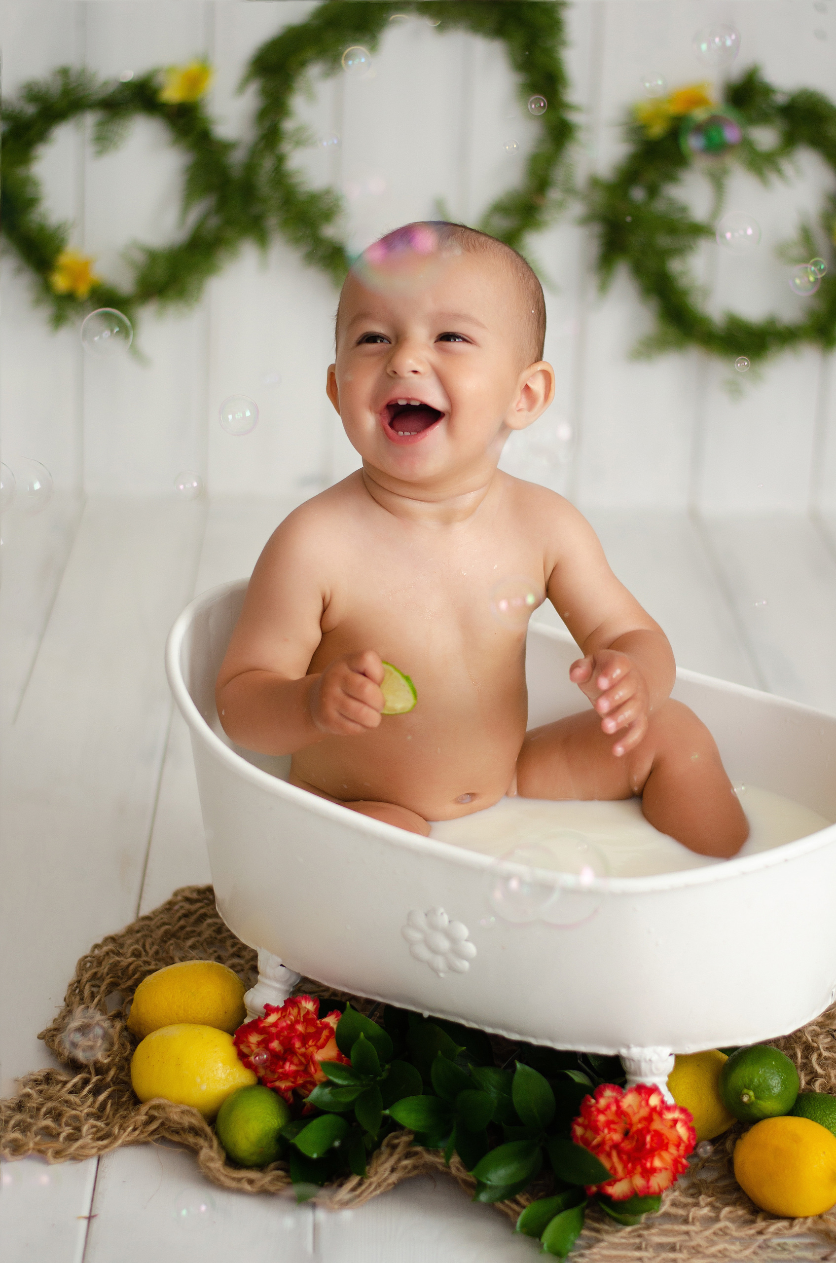 Молочная ванночка. Марина Колосова, детский фотограф и фотограф новорожденных в Красноярс