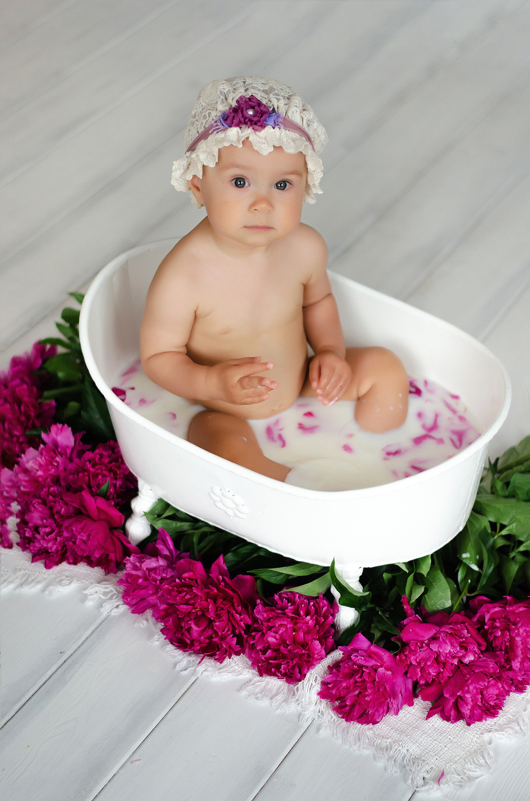 Молочная ванночка. Марина Колосова, детский фотограф и фотограф новорожденных в Красноярс