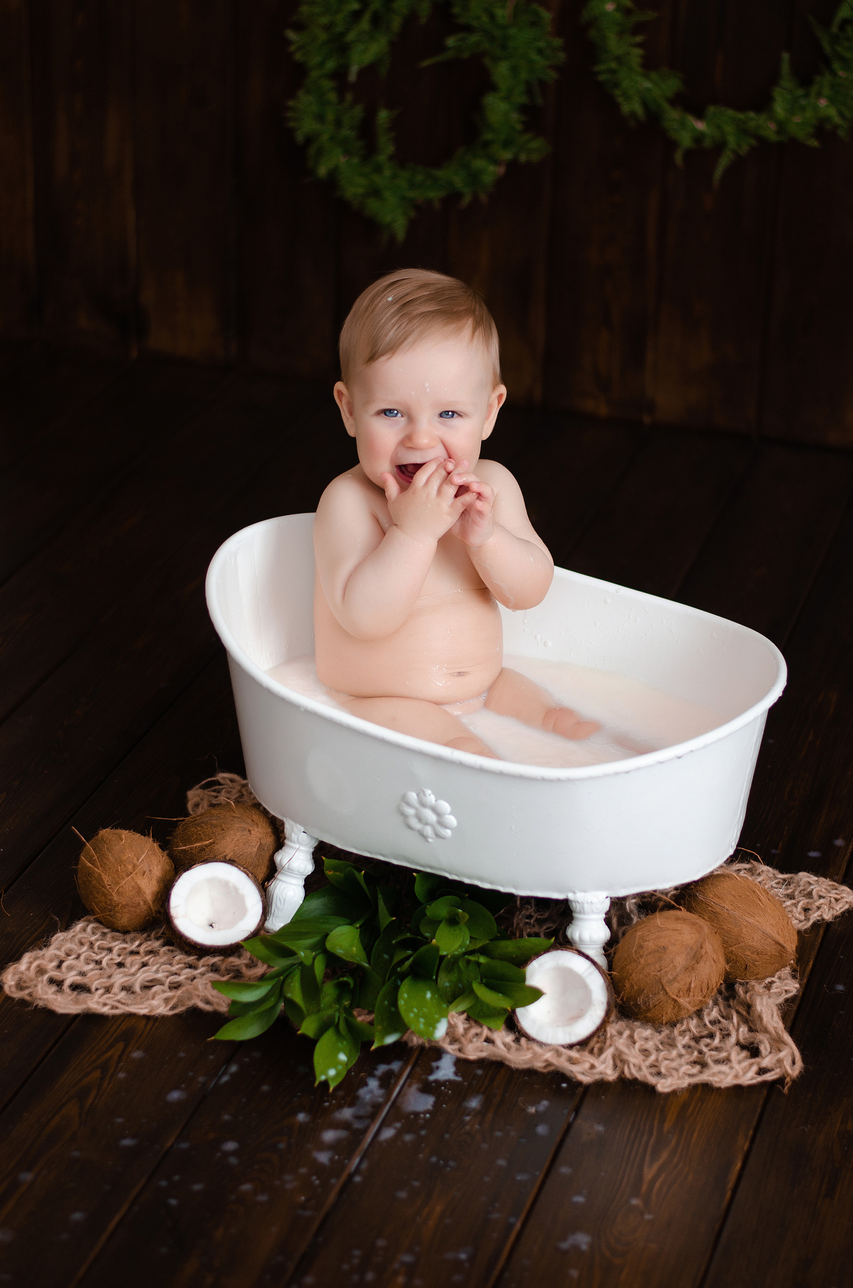 Молочная ванночка. Марина Колосова, детский фотограф и фотограф новорожденных в Красноярс
