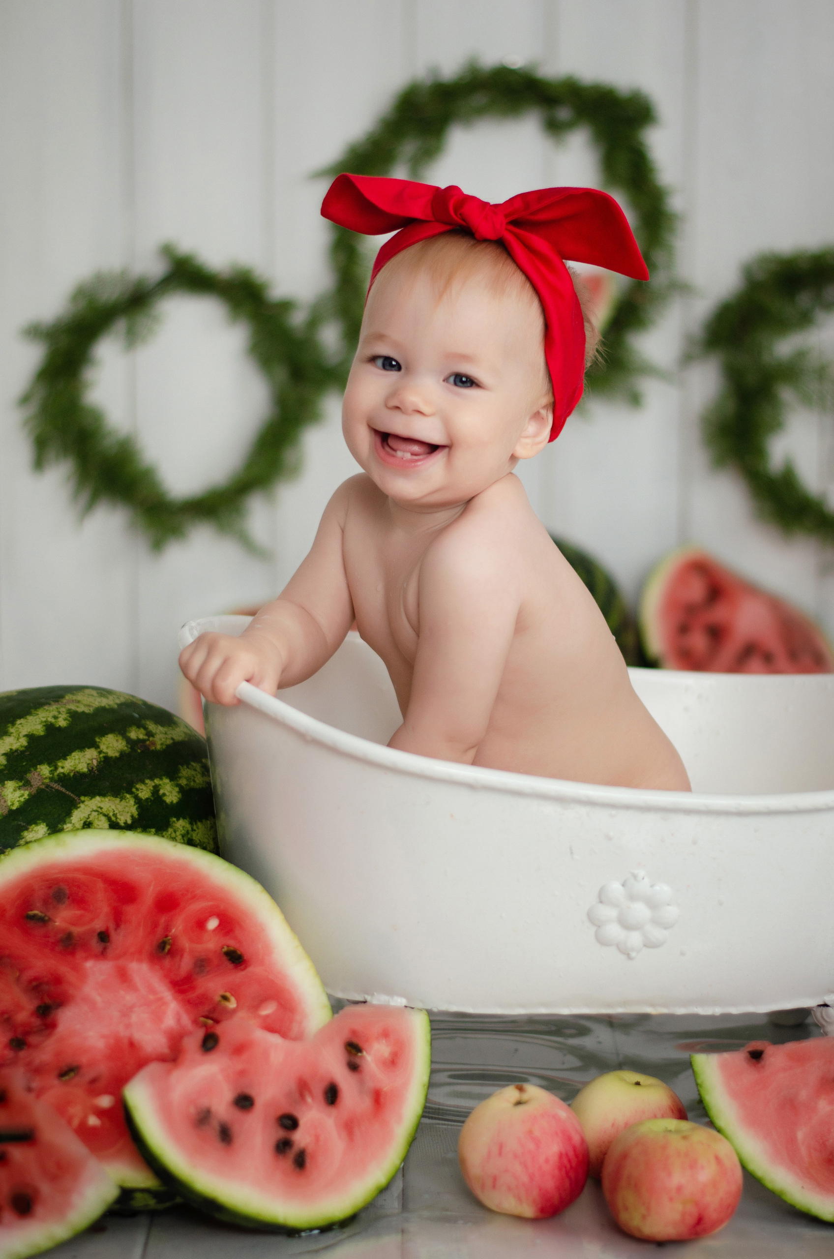 Молочная ванночка. Марина Колосова, детский фотограф и фотограф новорожденных в Красноярс