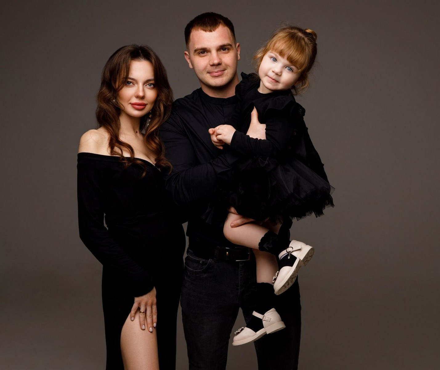 Фотосессия беременности в Москве — съемка беременных в студии