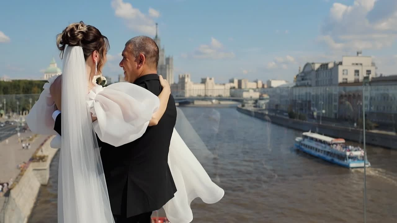 Видео. Александр Антонов. Профессиональный свадебный, репортажный фотограф в Москве, Подольске. Фото+Видео на любой праздник