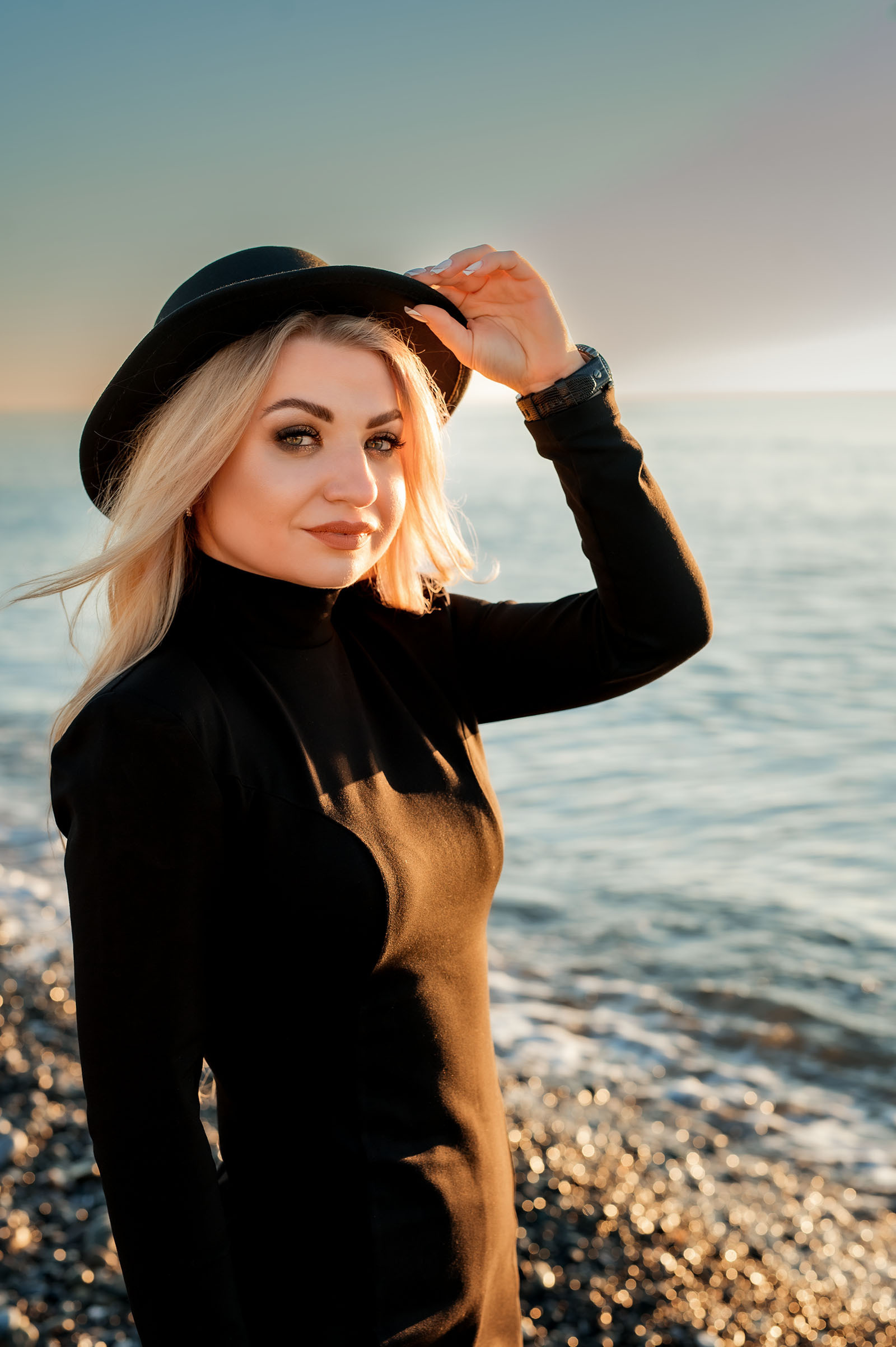 На пляже осенью в Адлере