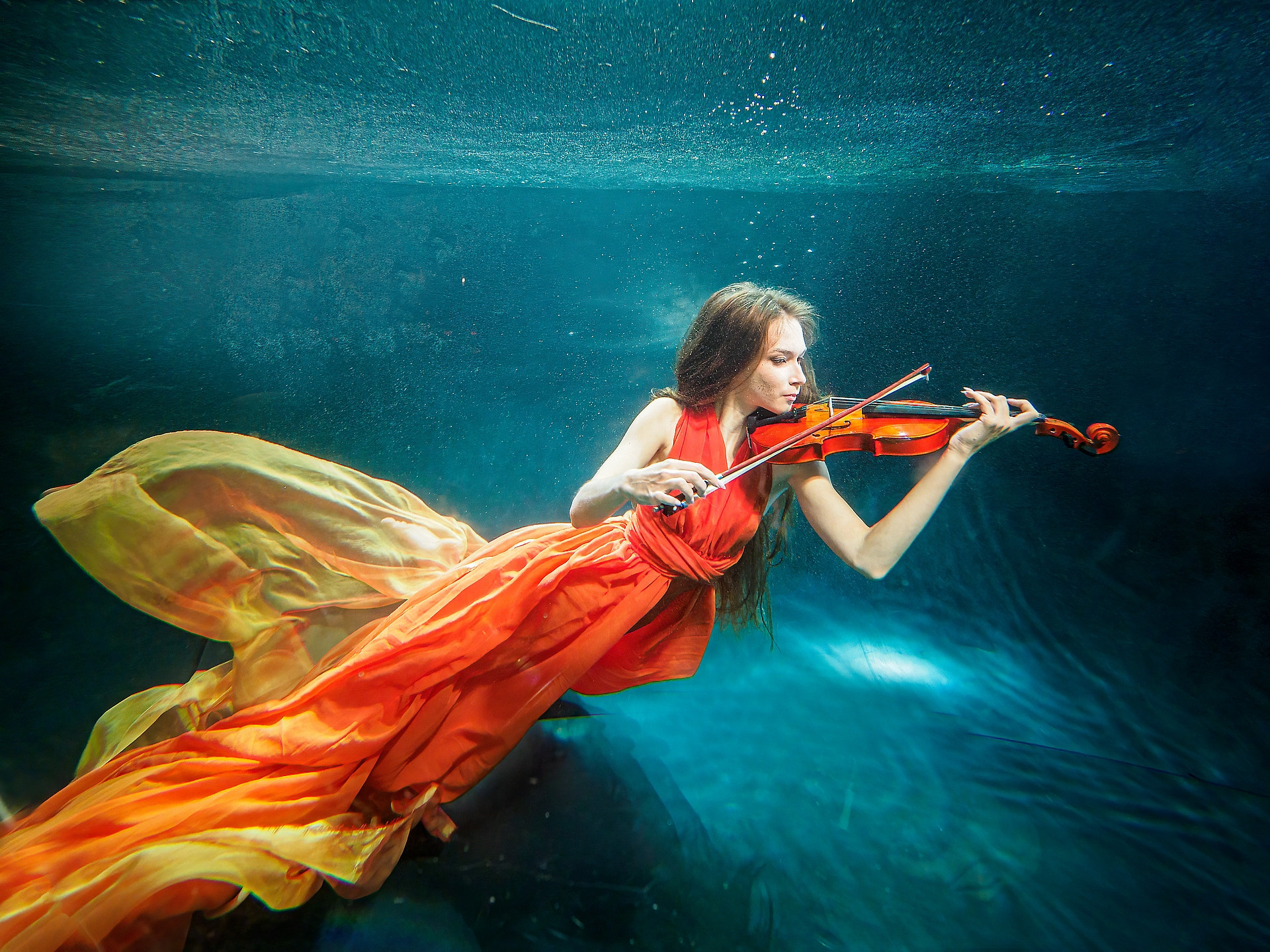 Вода и под водой