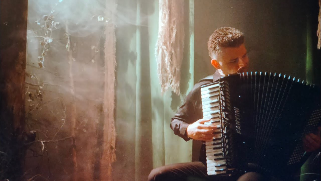 Аккордеонист Мирослав Лелюх