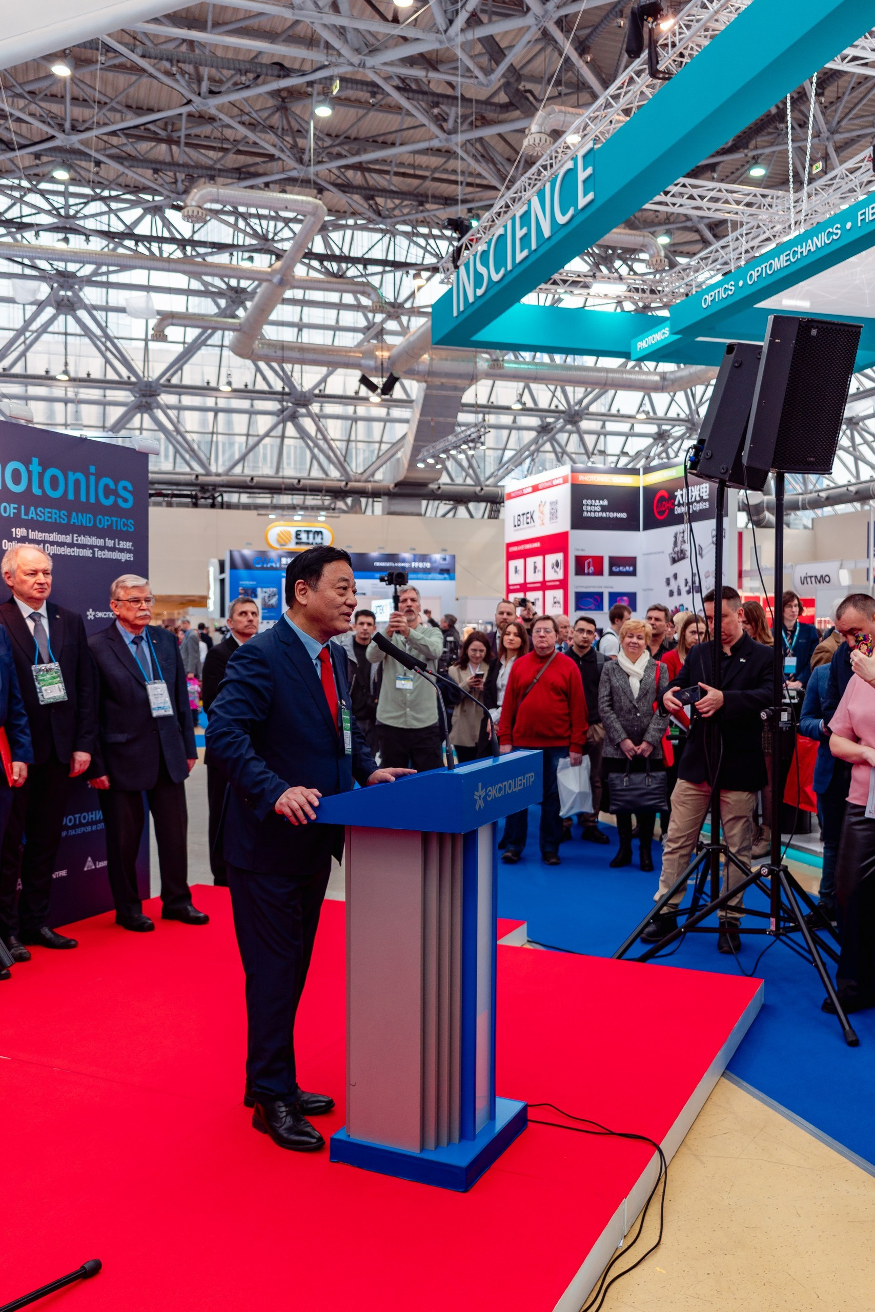 Фотограф на выставку. Репортажный фотограф в Москве Измалков Артем