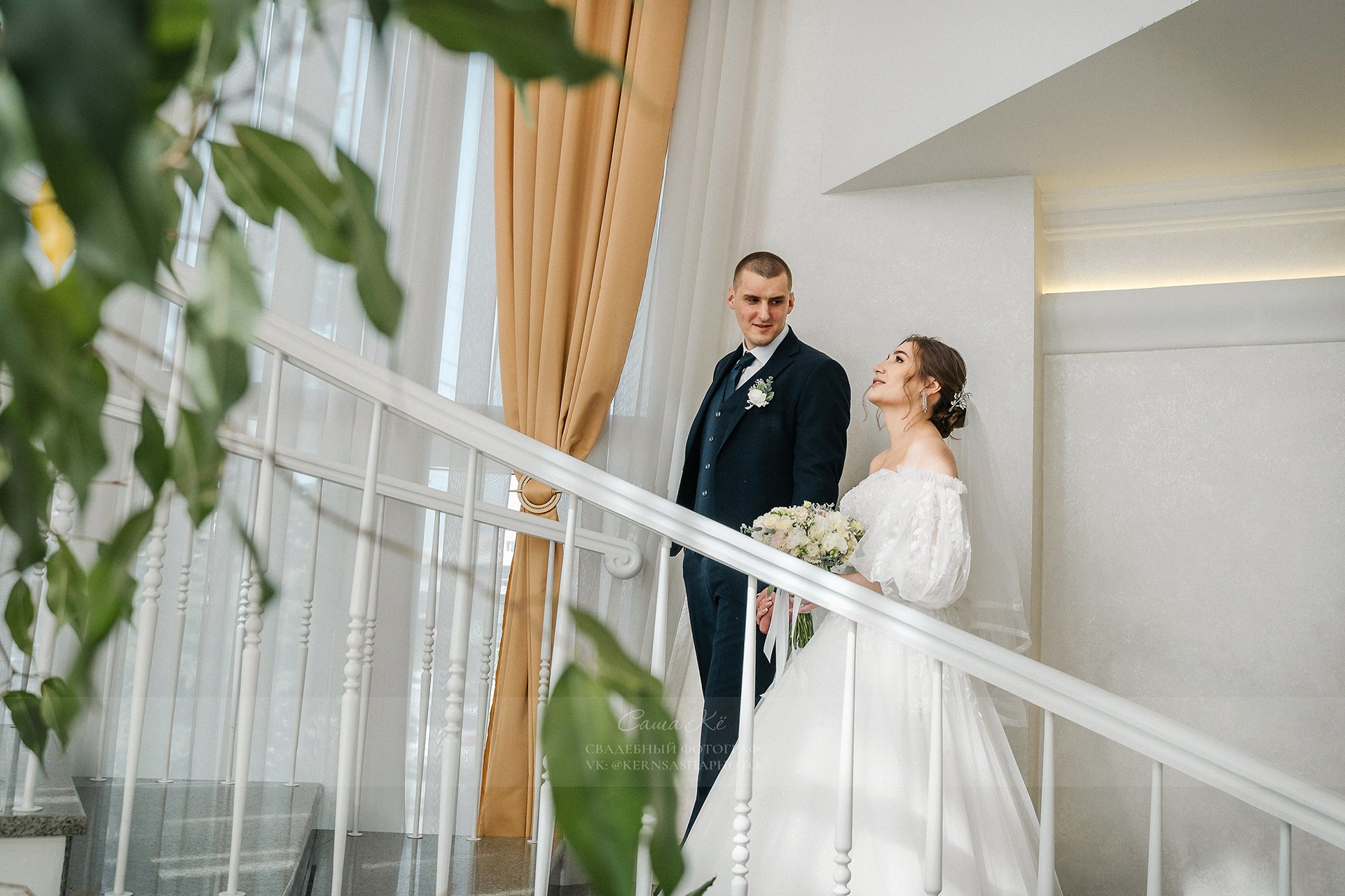 Популярные фотографы на свадьбу в Новосибирске весной: свежесть и лёгкость в каждом снимке.