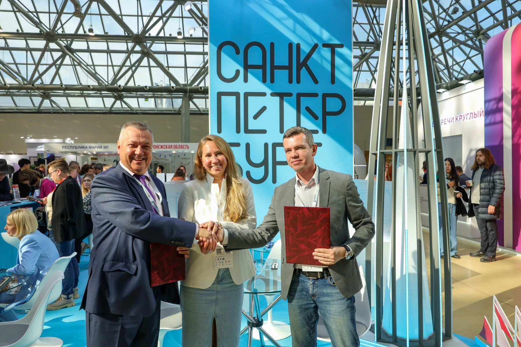 Съёмка стенда на выставке. Фотограф на мероприятие в Москве Марик