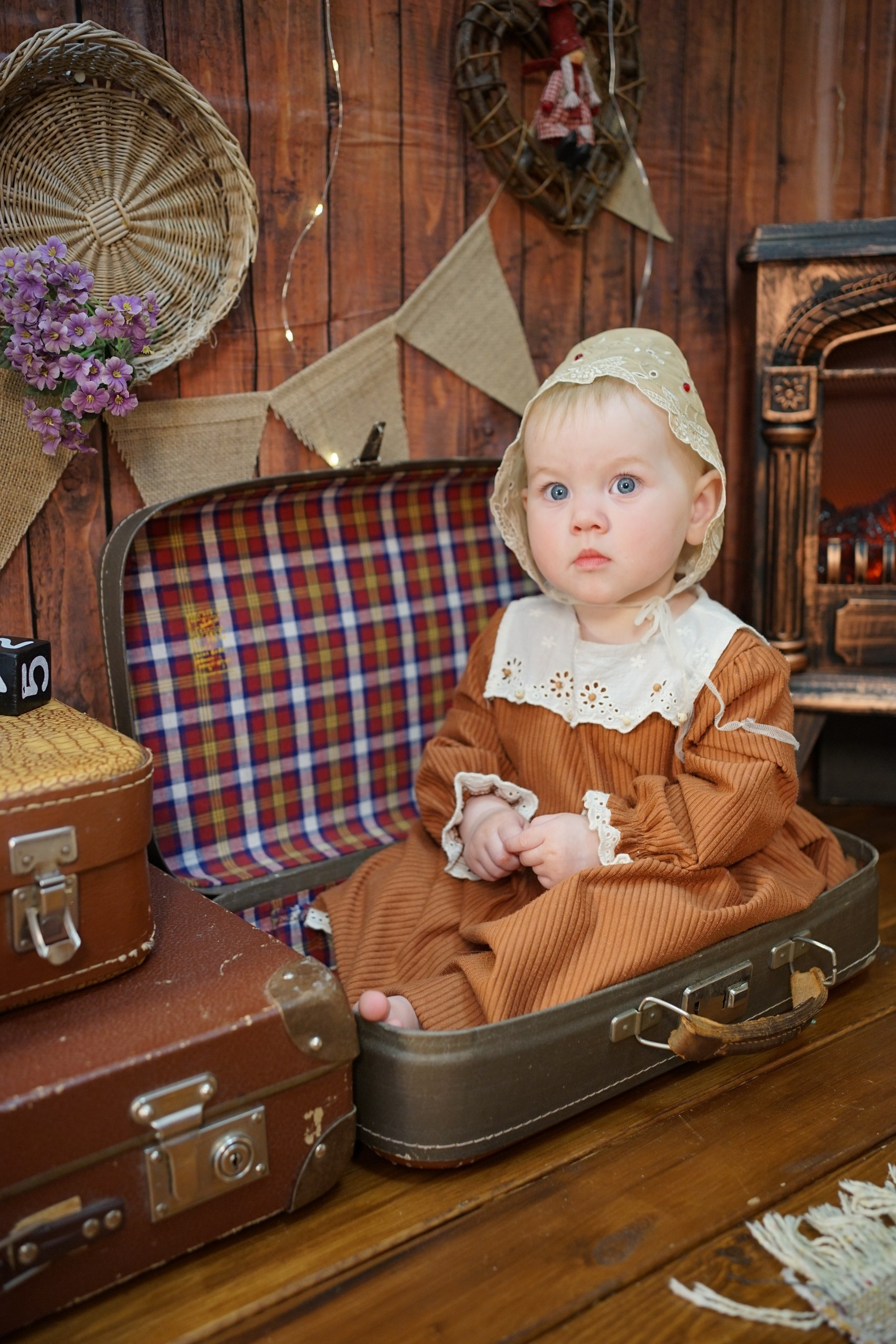 Деревянный Подиум. Детская Фотостудия ГОДОВАСИКИ в Санкт-Петербурге фотосесия на годик