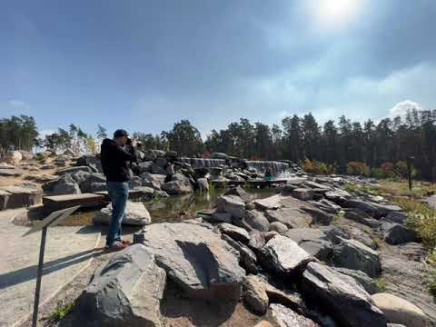 Грациозная виолончелистка на фоне водопада. Портретная съемка в Москве, студийный фотограф Игорь Фомин