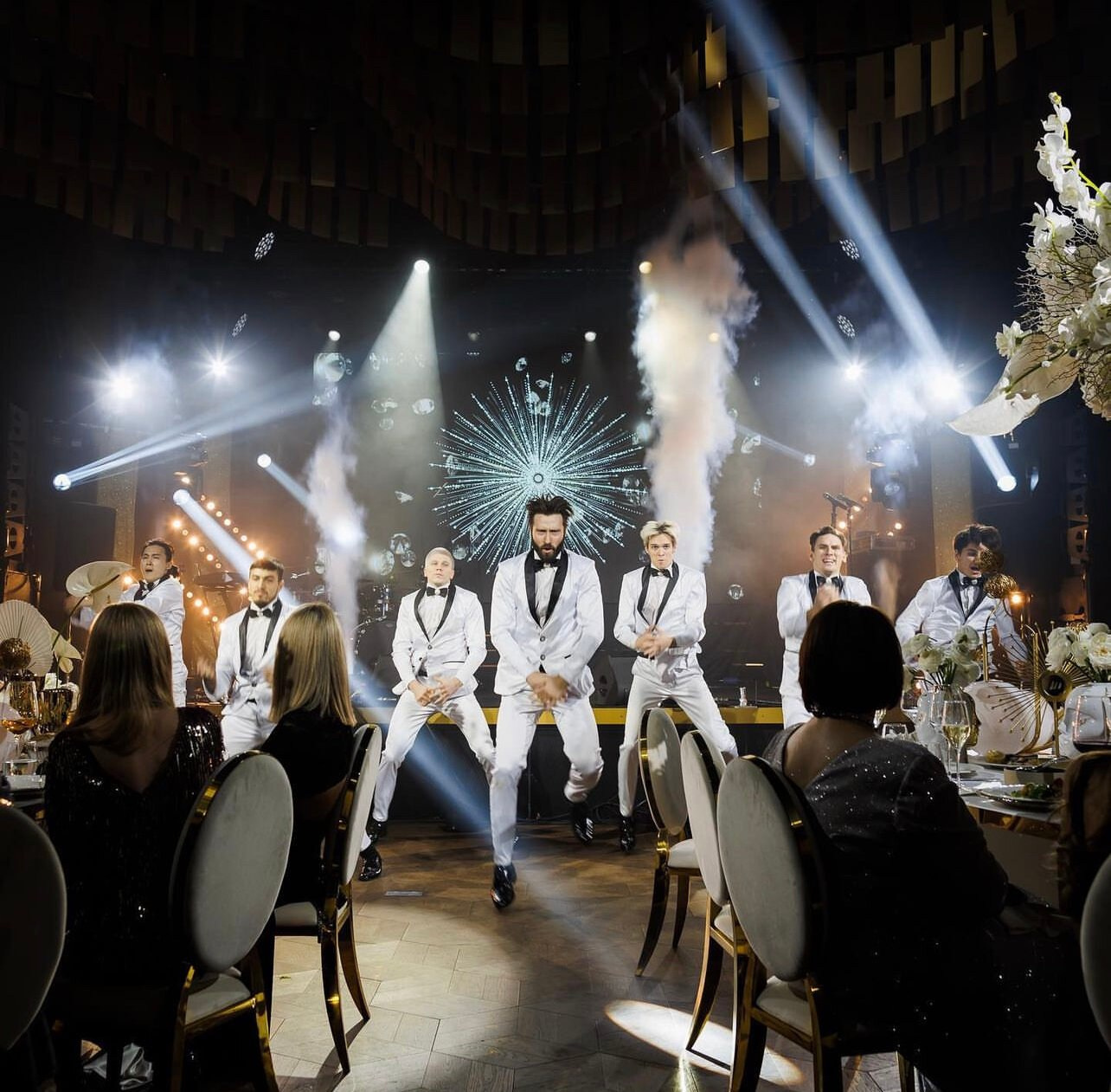 ИВЕНТОВЫЙ СВЕТ (EVENT LIGHT) НА СВАДЬБЕ. Фото и видеосъемка в Кызыле, аэросъемка Кызыл, фотограф, видеограф