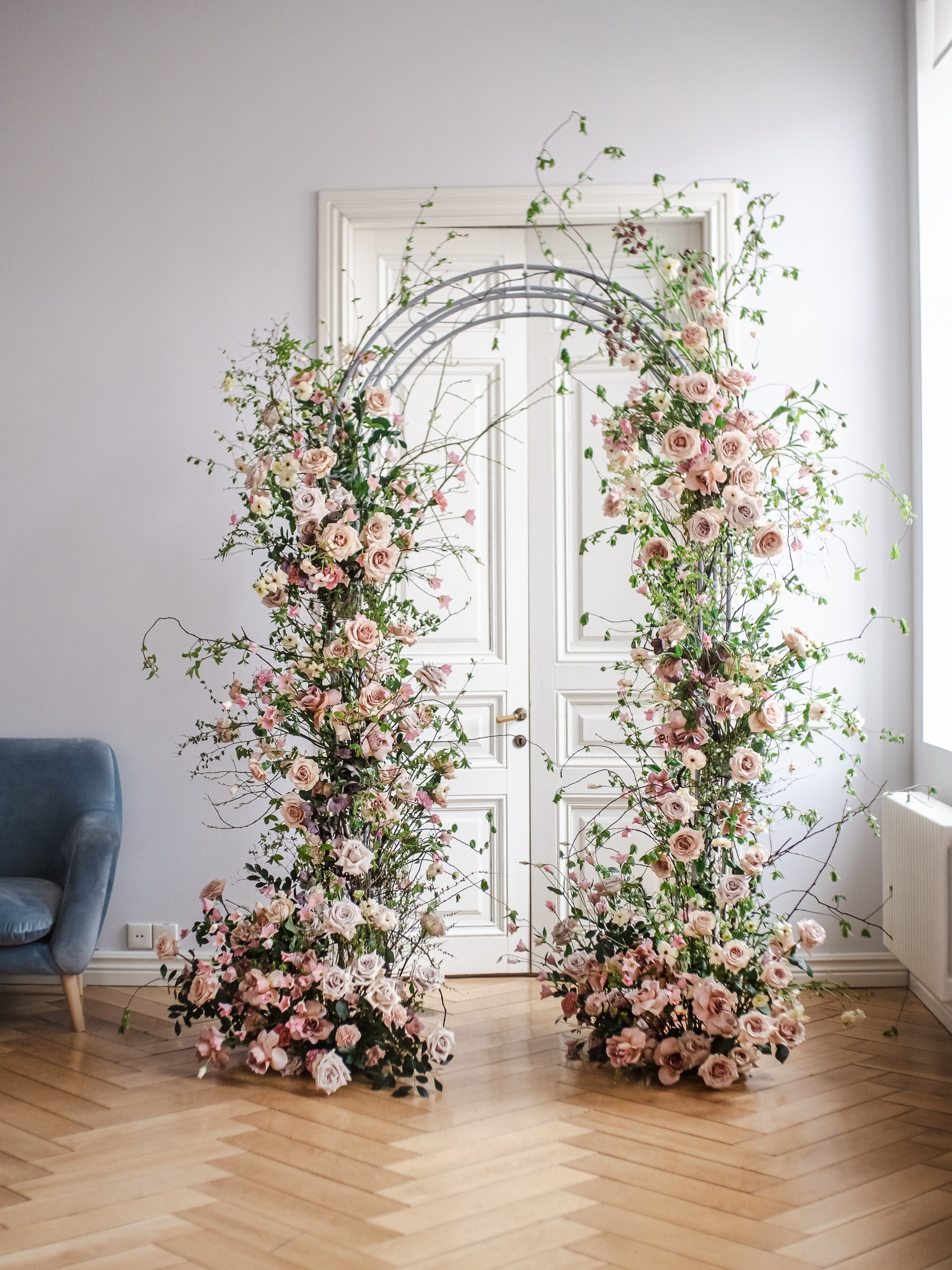 Зона регистрации с живыми цветами в СПБ