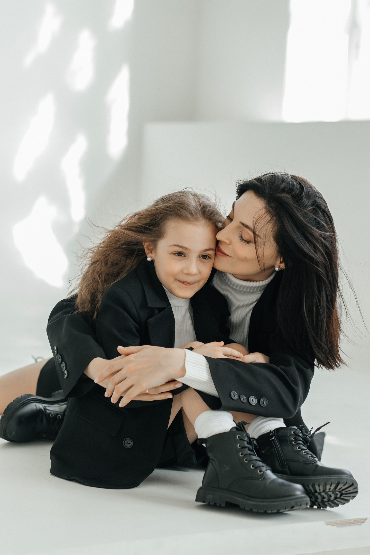 Объятия на фото мамы и дочки