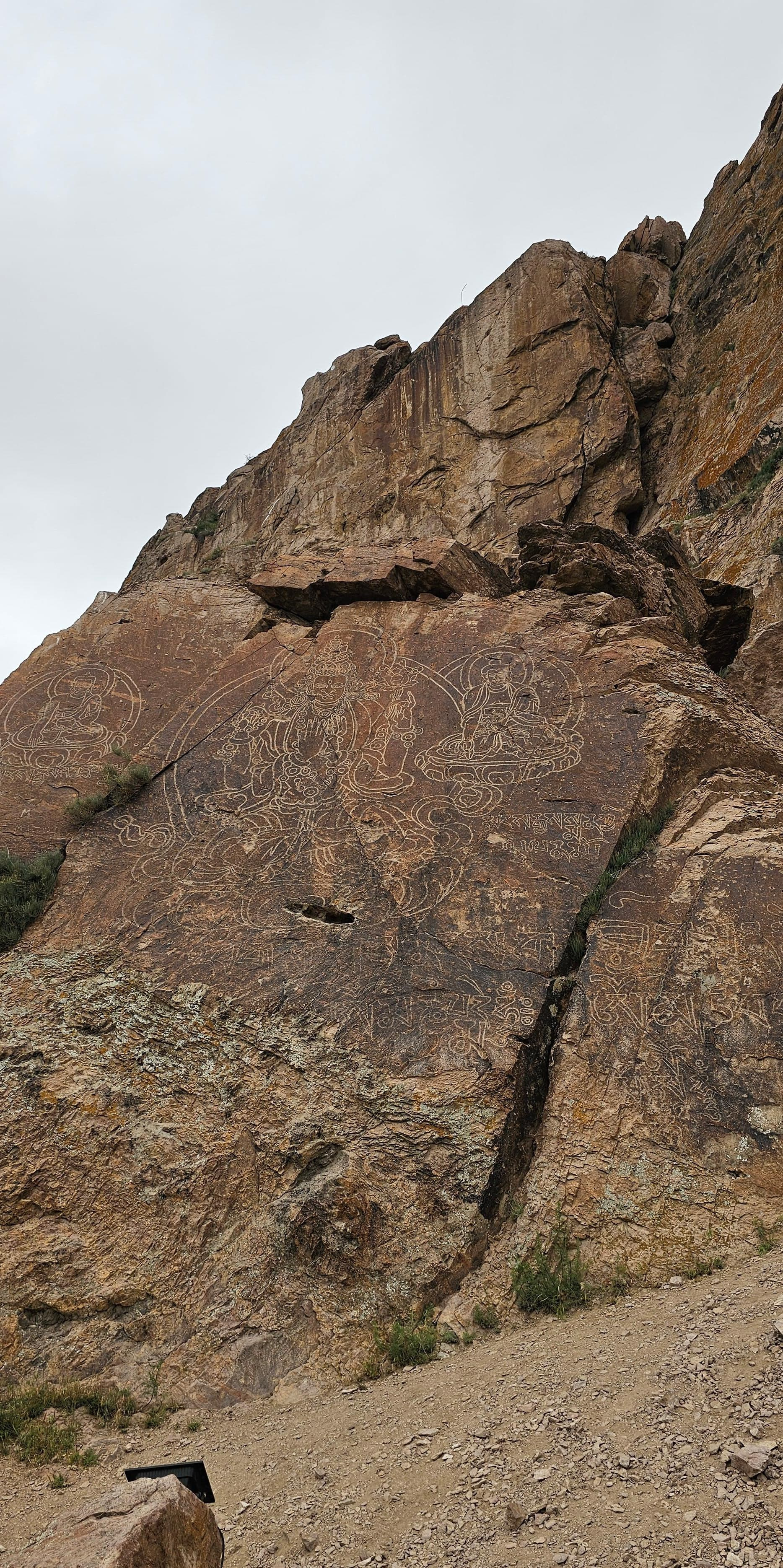 Экскурсия и тур в Крепость Номад и к Петроглифам Тамгалы Тас Будда из Алматы