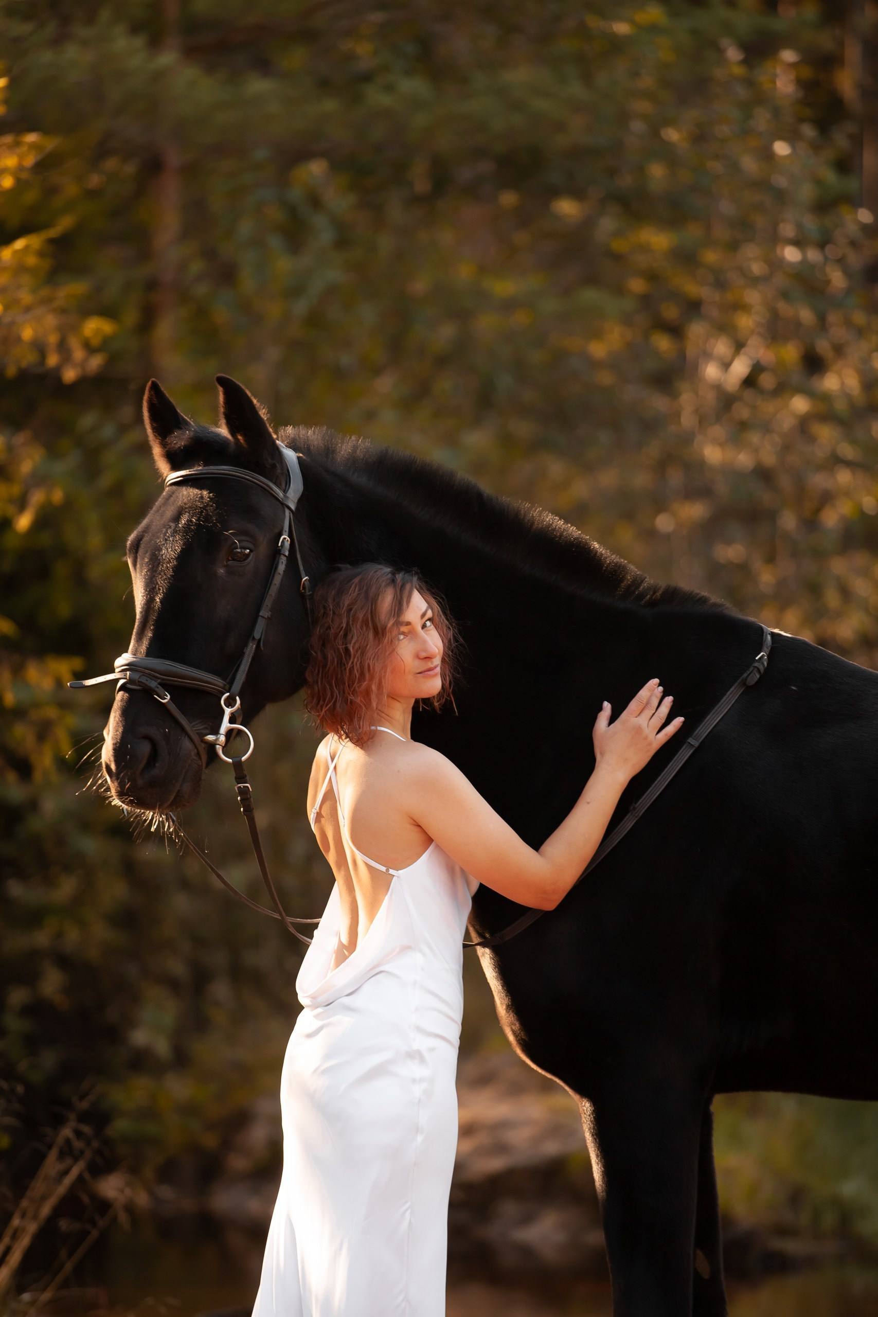 Силуэтные платья. Фотограф Ирина Богатырева