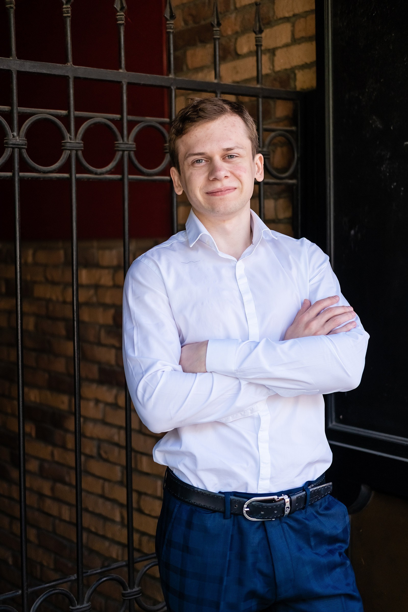 мужская фотосессия для сайта знакомств социальных сетей фотограф в Красноярске цена заказать мужскую фотосессию бизнес портрет мужские фото для знакомства с девушкой брутальная фотосессия в городе фотостудии имиджевая фотосессия для мужчины для бизнеса идея  места пример фото образы стилист Красноярск позы для мужской фотосессии генерация фото фотосессия ИИ промты для фотосессии нейросеть  