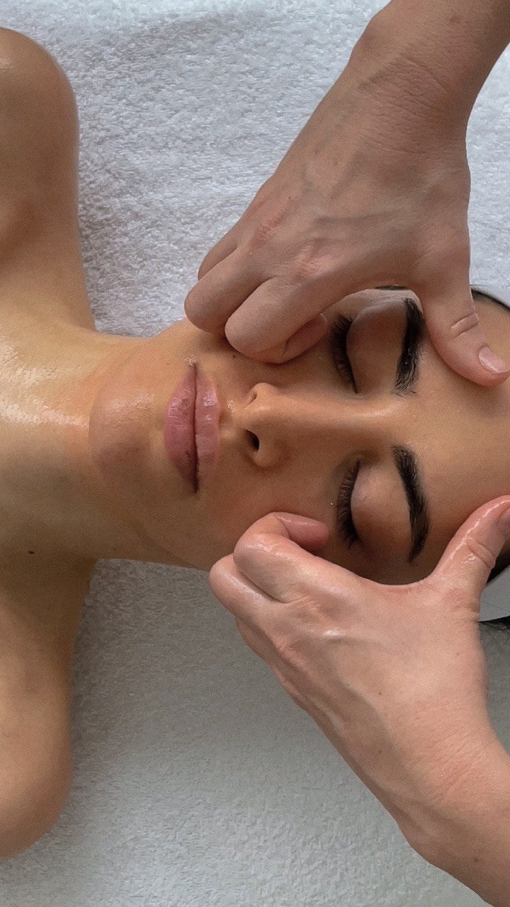 BEAUTY. CHRISTINA GRIG // photographer, content creator