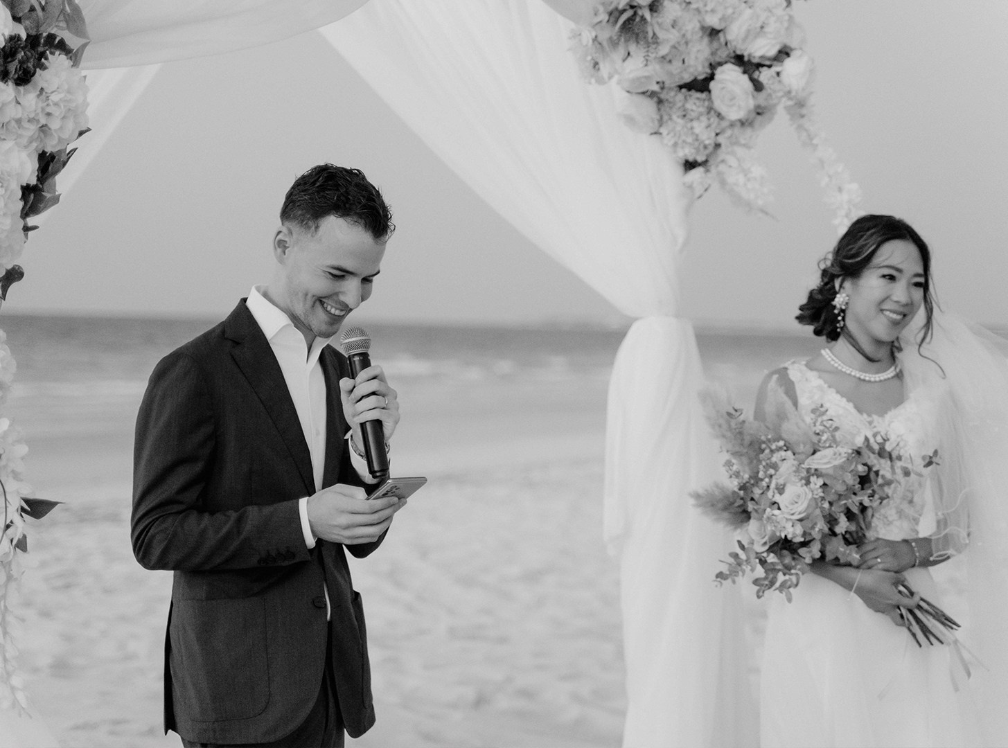 Свадебный фотограф Абу Даби, фото и видео съемка свадьбы на пляже