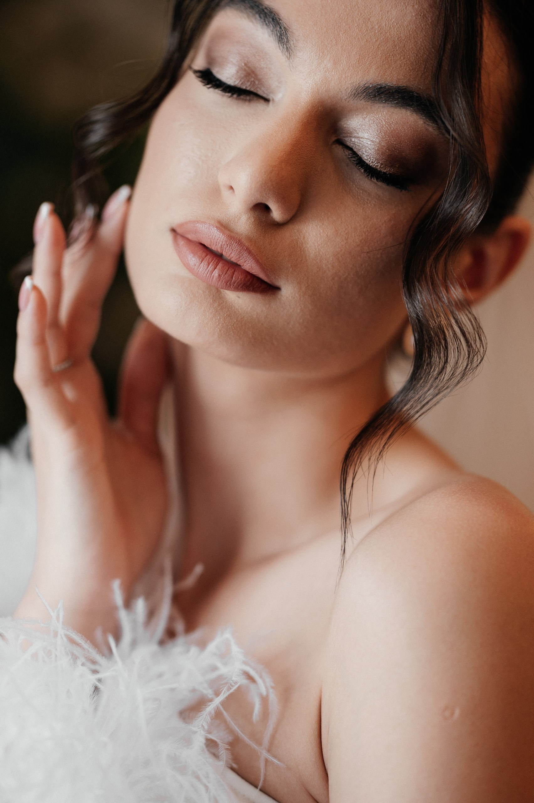 Свадебный визажист и стилист по прическам в Москве