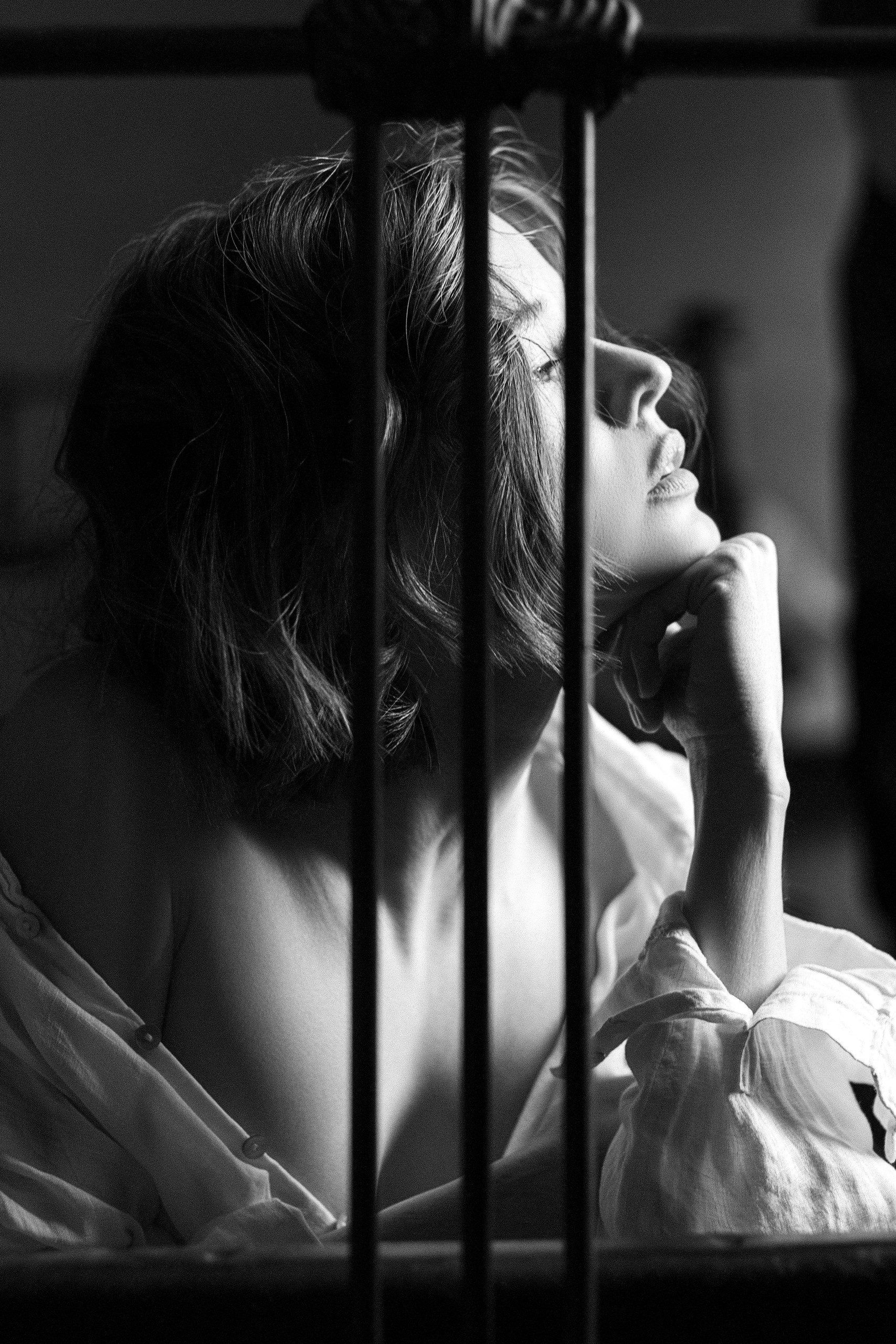 Художественный черно-белый портрет.