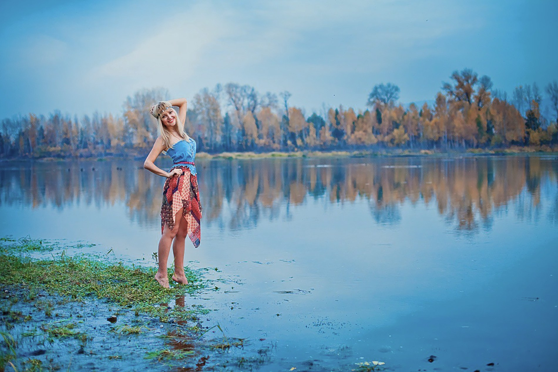 осень река Енисей фотограф для сайта знакомств и соцсетей красивая женская фотосессия Красноярск фото девушки заказать цена стоимость примеры идеи места позы фотосессии социальной сети ИИ нейросеть промт визажист причёска макияж парк Сады мечты Татышев деловой бизнес имиджевый корпоративный портрет фото для резюме блога контент стилист подбор образа одежда аксессуары студия интерьерная уличная съемка портфолио отзывы час съемки
