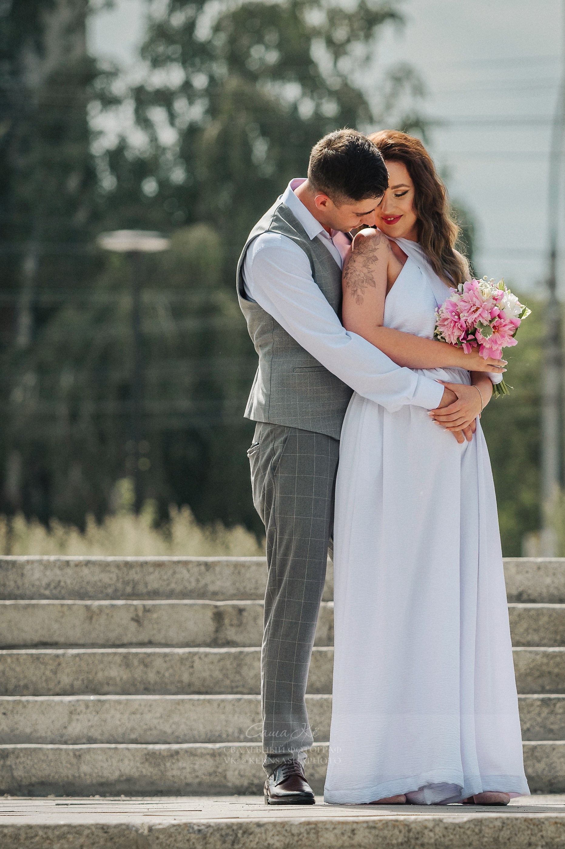 Свадебная фотосессия в Нарымском сквере Новосибирска. Свадебный, семейный и event фотограф в Новосибирске и Новосибирской области Саша Кё