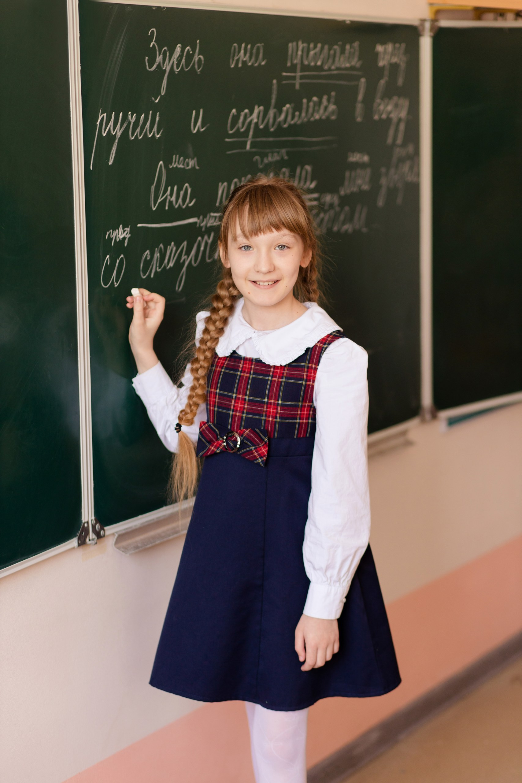 Портрет ученицы в школе для выпускного альбома 4 класс Краснодар