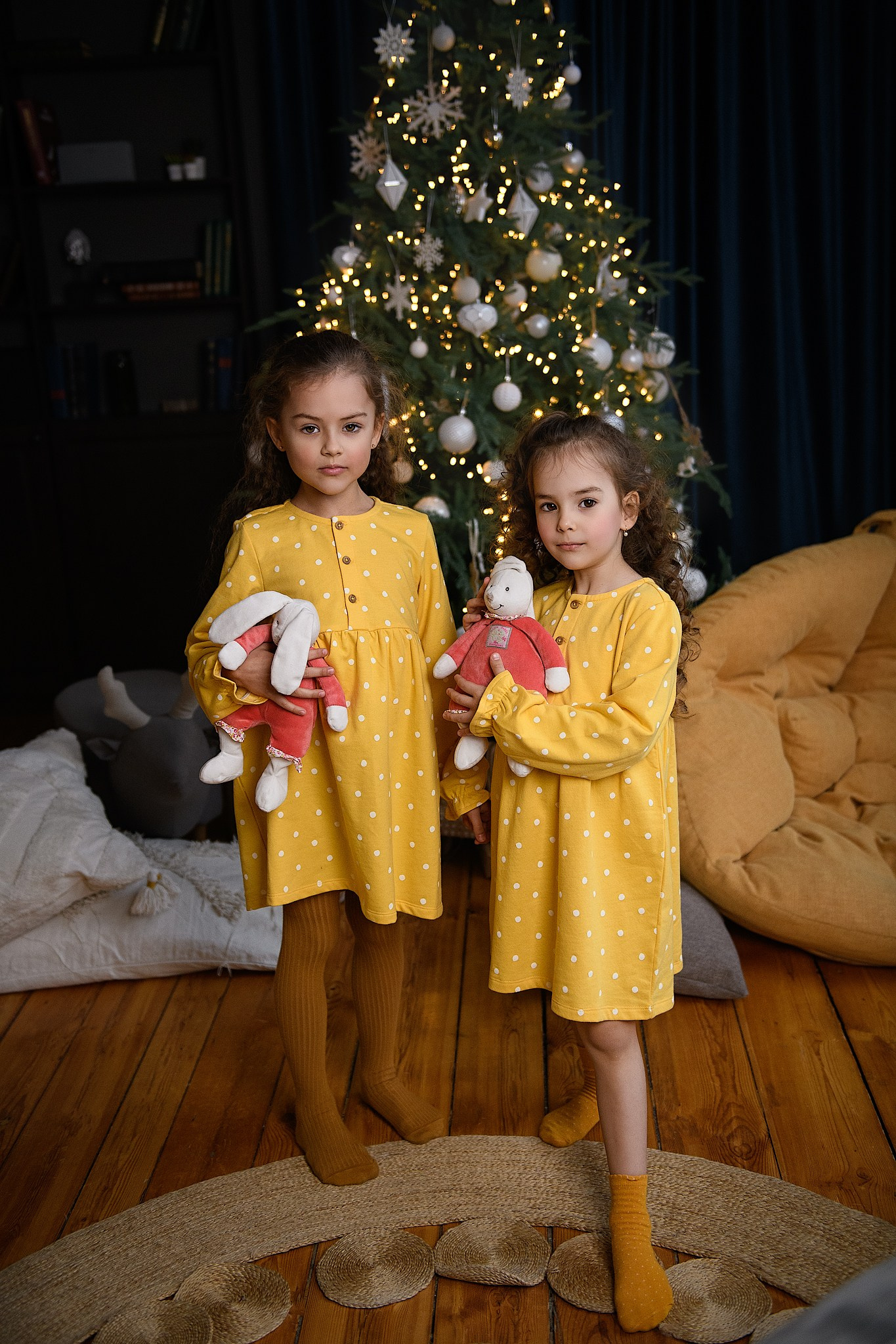 Новогодние истории Саши, Юляши и Софии. Студия История