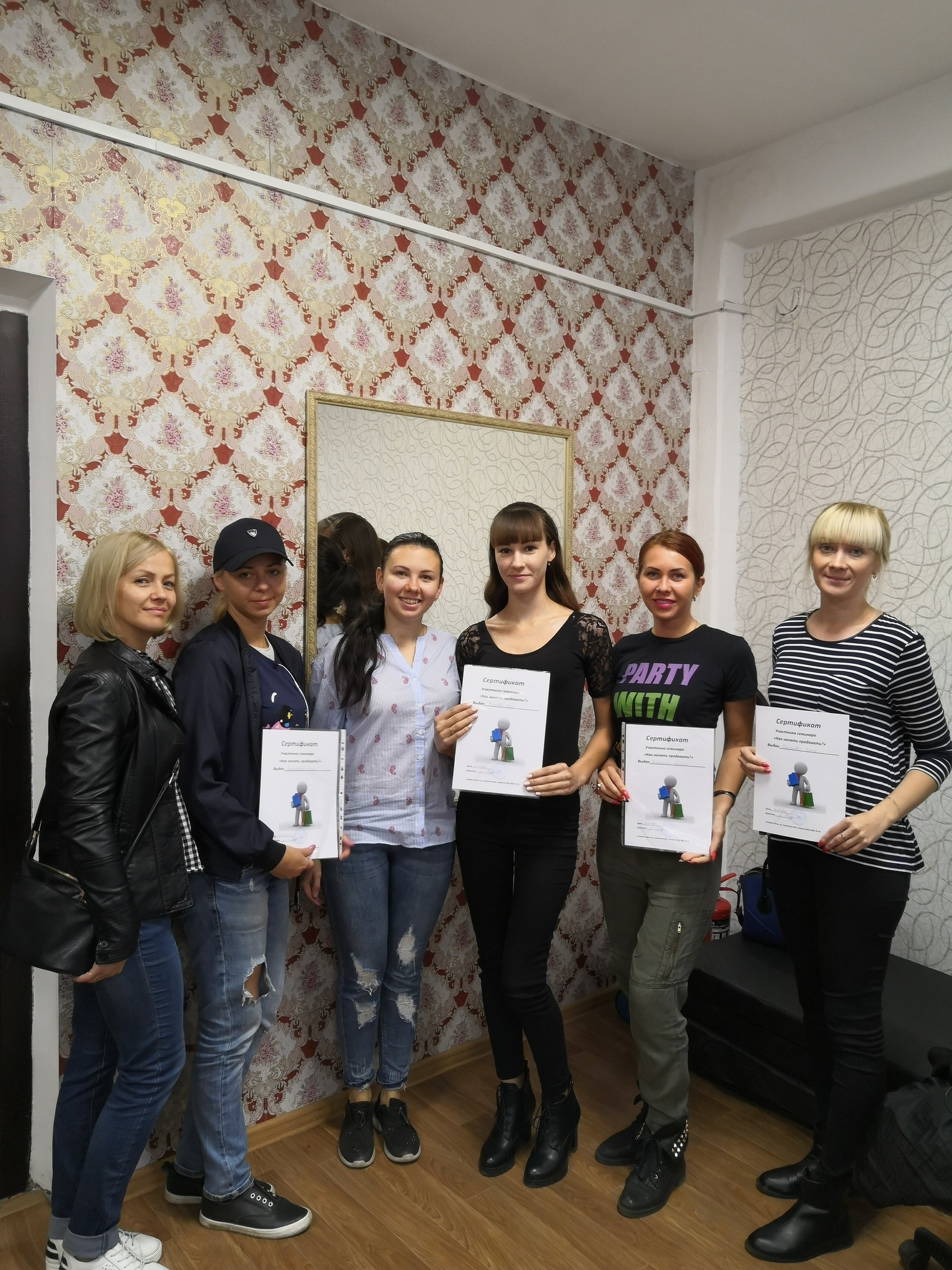 Выпускники студии Люкс. Курсы маникюра и наращивания ресниц в Томске