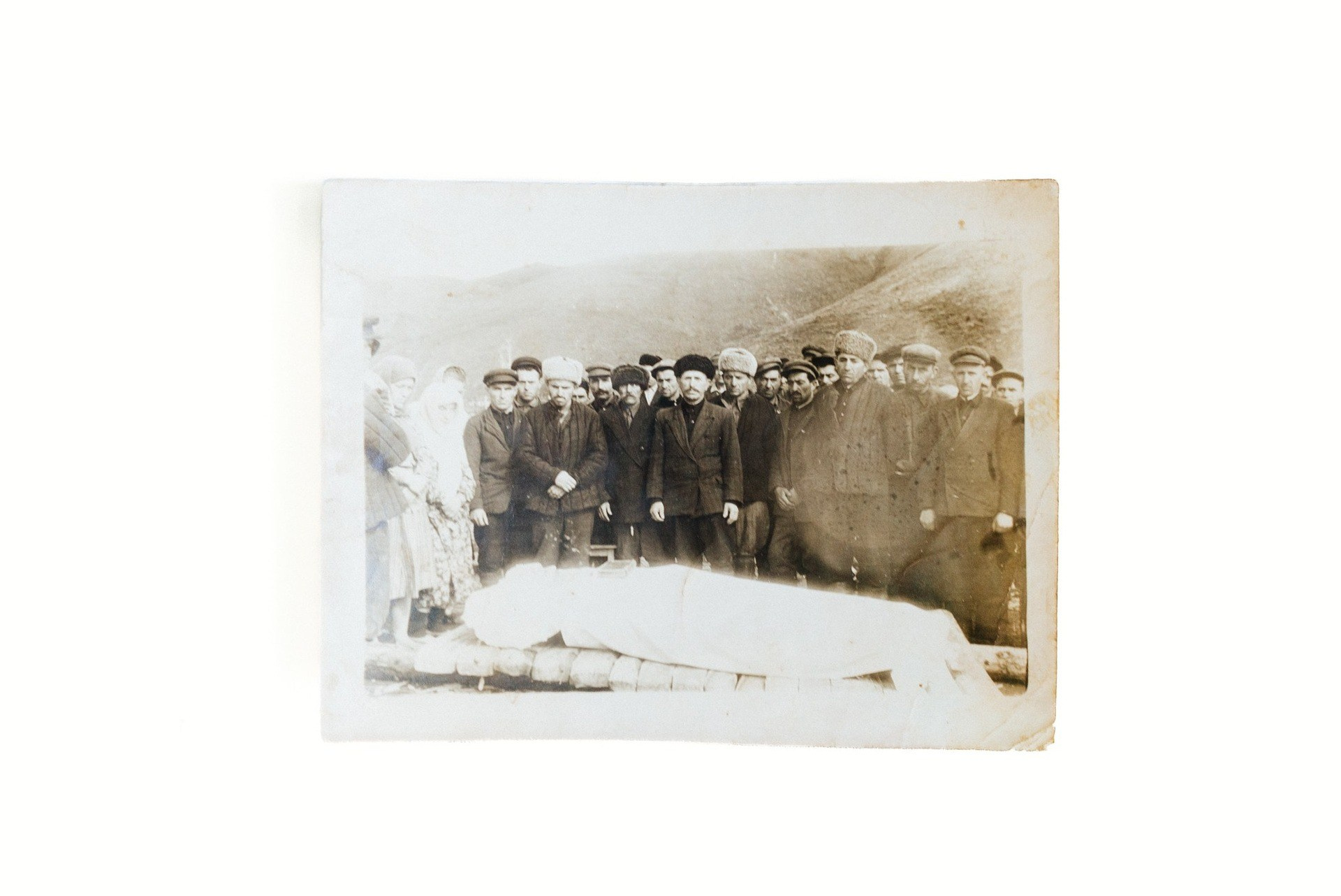 ОБЗОР АКТУАЛЬНЫХ ФОТОКНИГ: Цифровые тени слов. Самоорганизация Низина