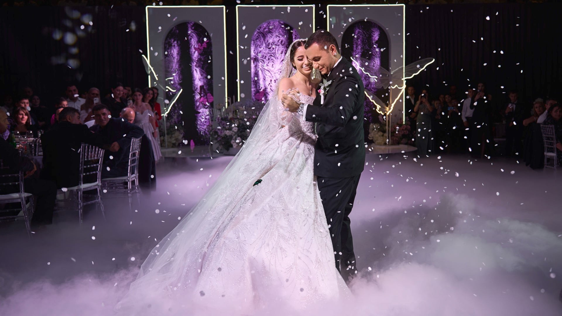 Красивое свадебное видео SDE, показанное в этот же день на свадьбе. Свадебное видео и фото съемка на свадьбу в Краснодаре Твинс Студио