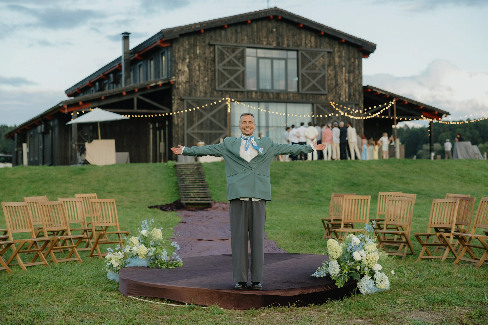 Ведущий Никита Шляндин