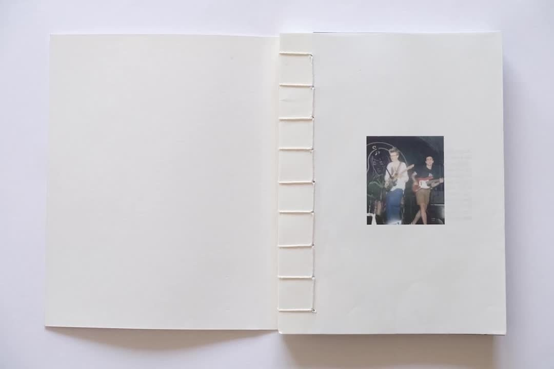 Липкий пол [книга]. Аня белка — художница и фотограф