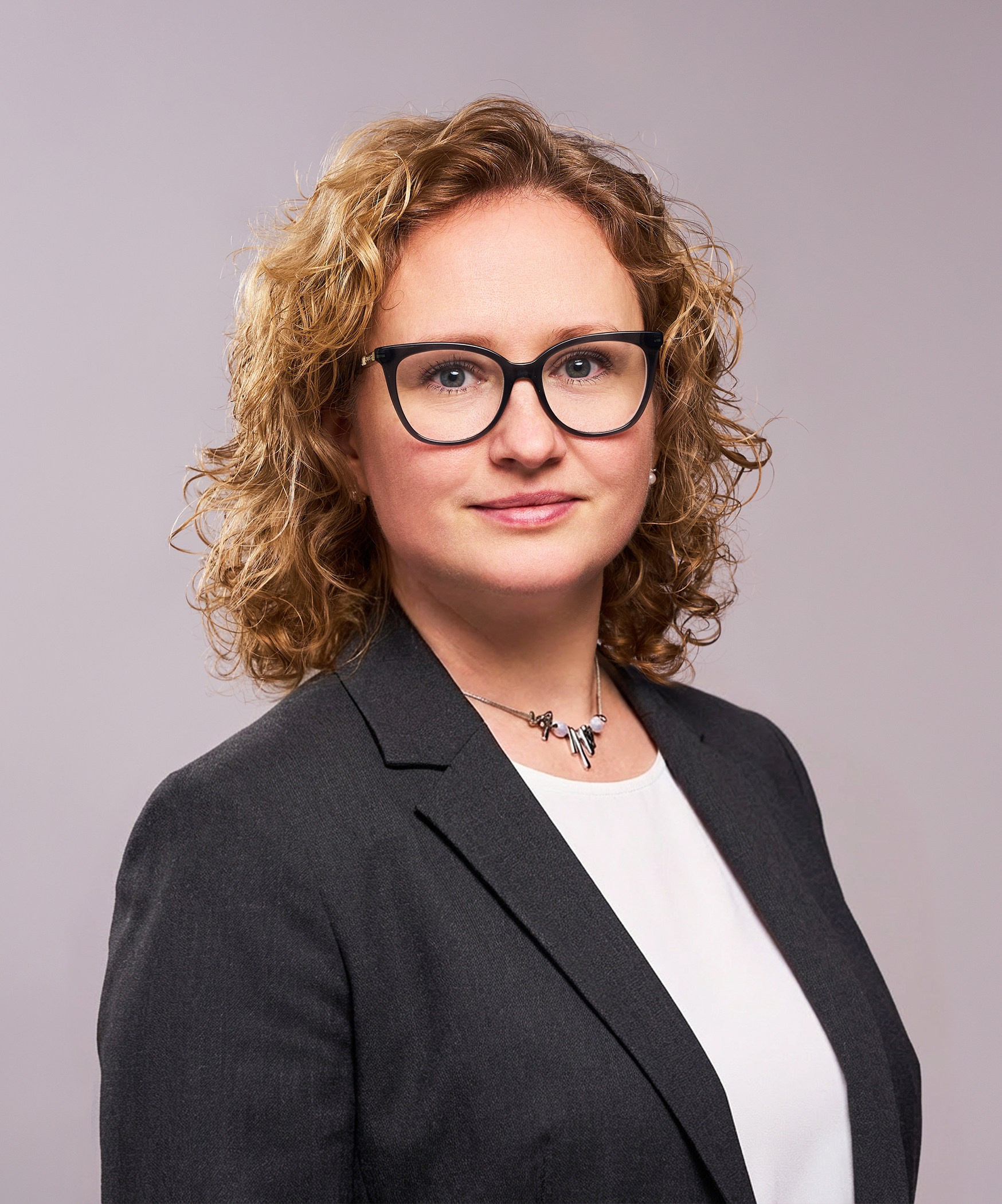 Деловой портрет в студии. Портретный фотограф Павел Бахирев. Москва