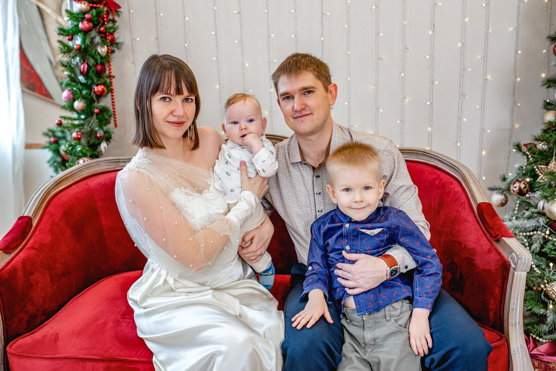 Новогодняя. Семейная. Студия Френды. Ольга Ли свадебный семейный фотограф Иркутск