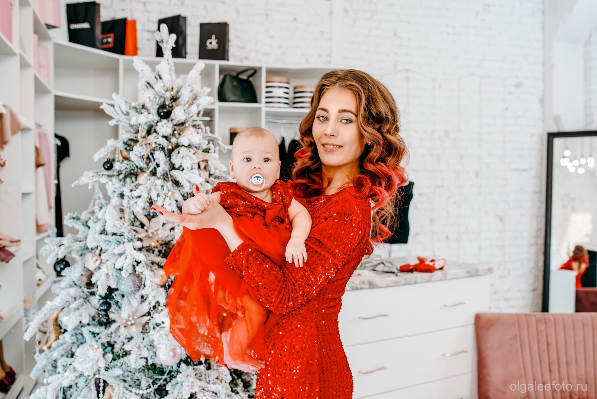 Семейная. Новогодняя. Студия Диор. Ольга Ли свадебный семейный фотограф Иркутск