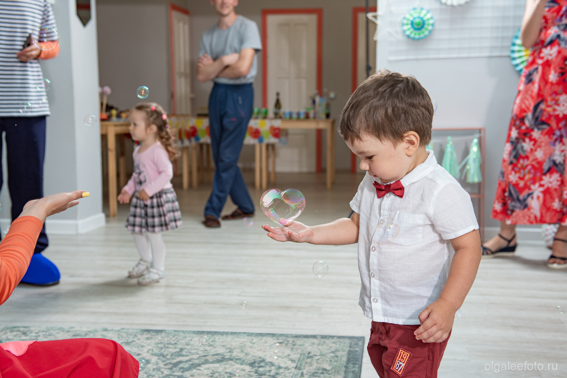 Репортажная фотосъемка в иркутске швейная битва детский день рождения. Ольга Ли свадебный семейный фотограф Иркутск