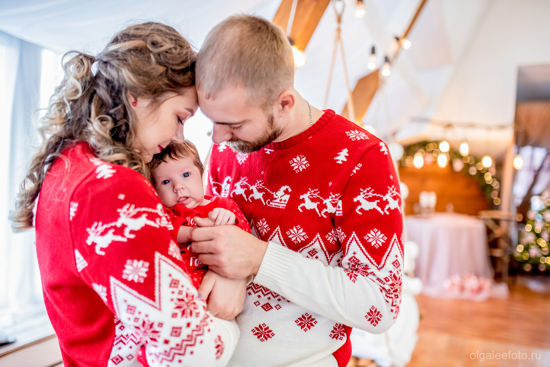 Семейная. Новогодняя. Студия Мансарда. Ольга Ли свадебный семейный фотограф Иркутск