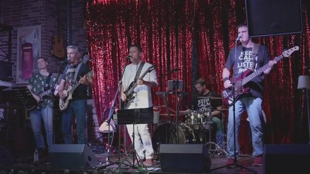Видео. Московская кавер-группа BankBand