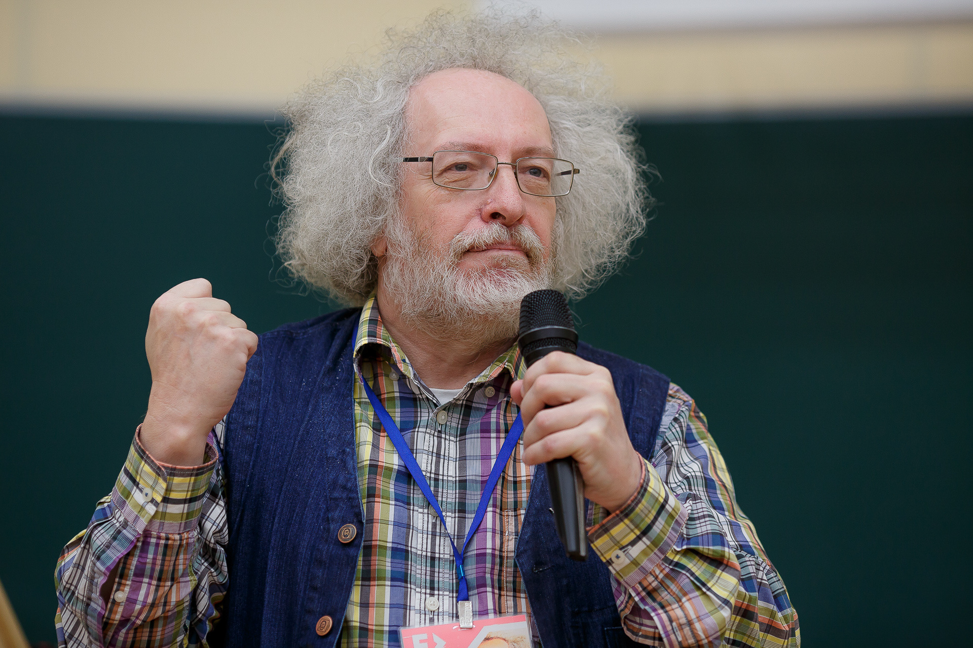 Evgeny Pelevin. Photographer. Industry, reporting, weddings, portrait